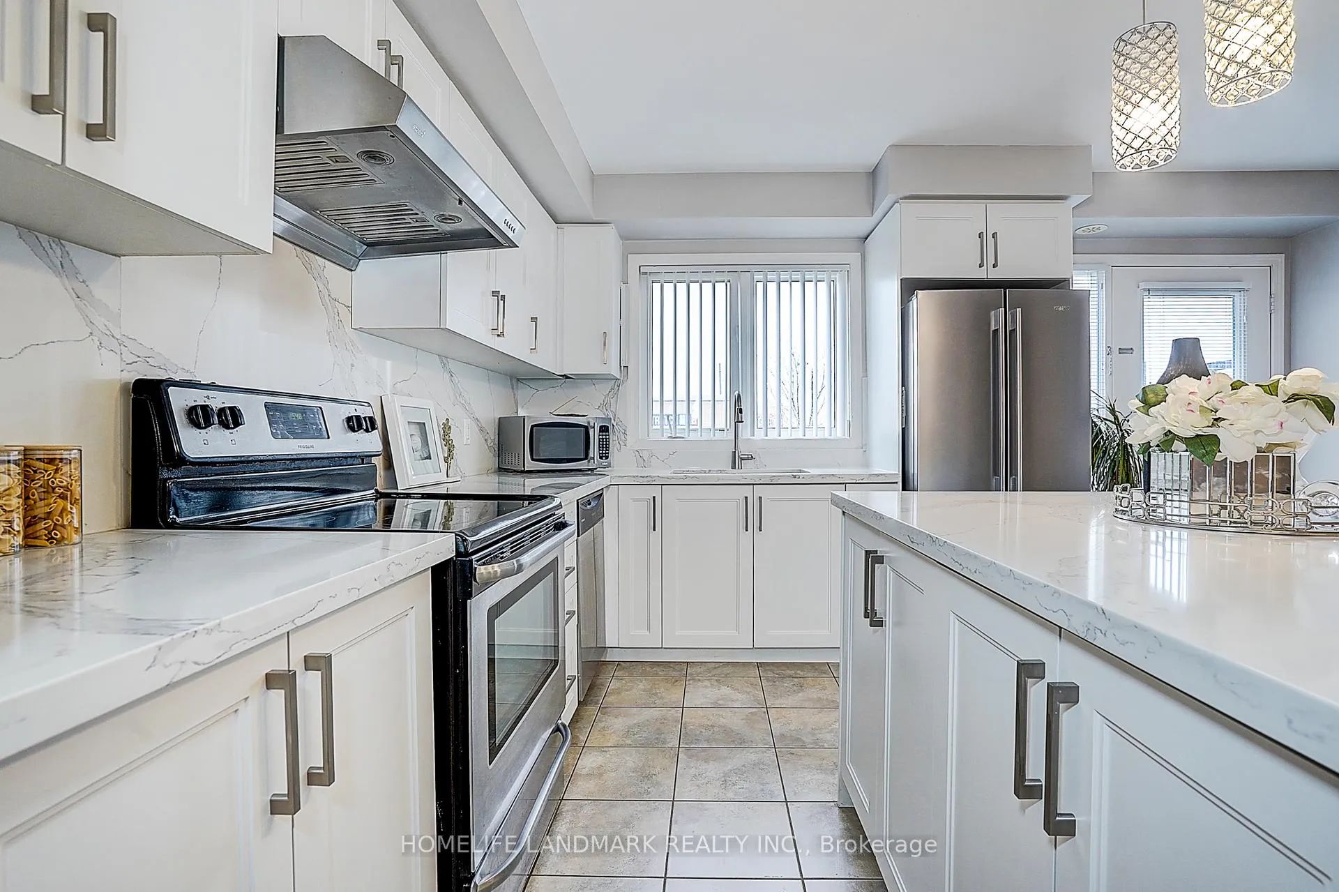 Photo 16 of 61 Burton Howard Drive, Aurora, Bayview Northeast — HOMEH