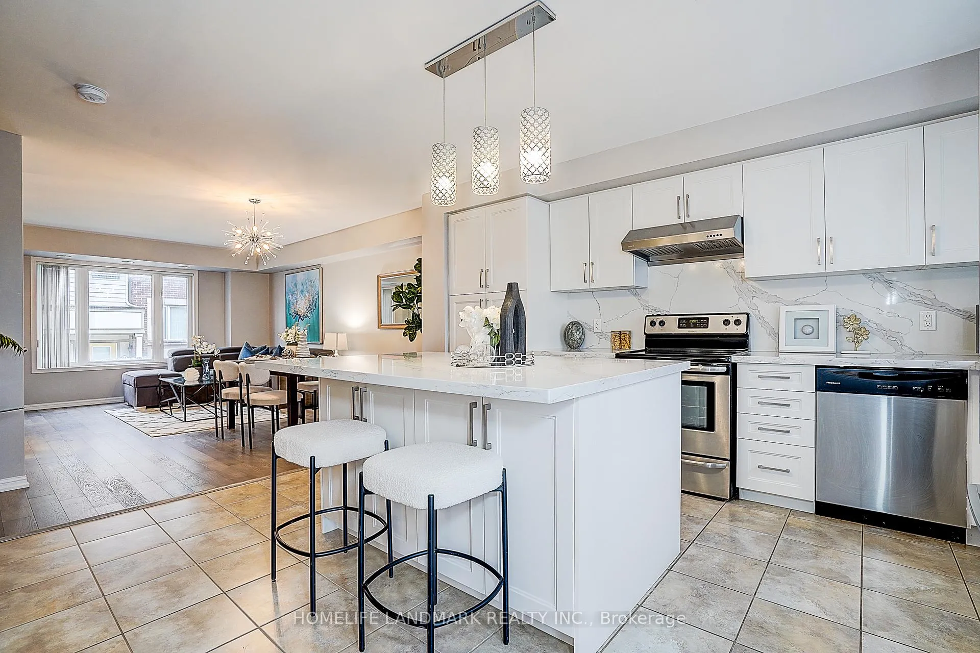 Photo 17 of 61 Burton Howard Drive, Aurora, Bayview Northeast — HOMEH
