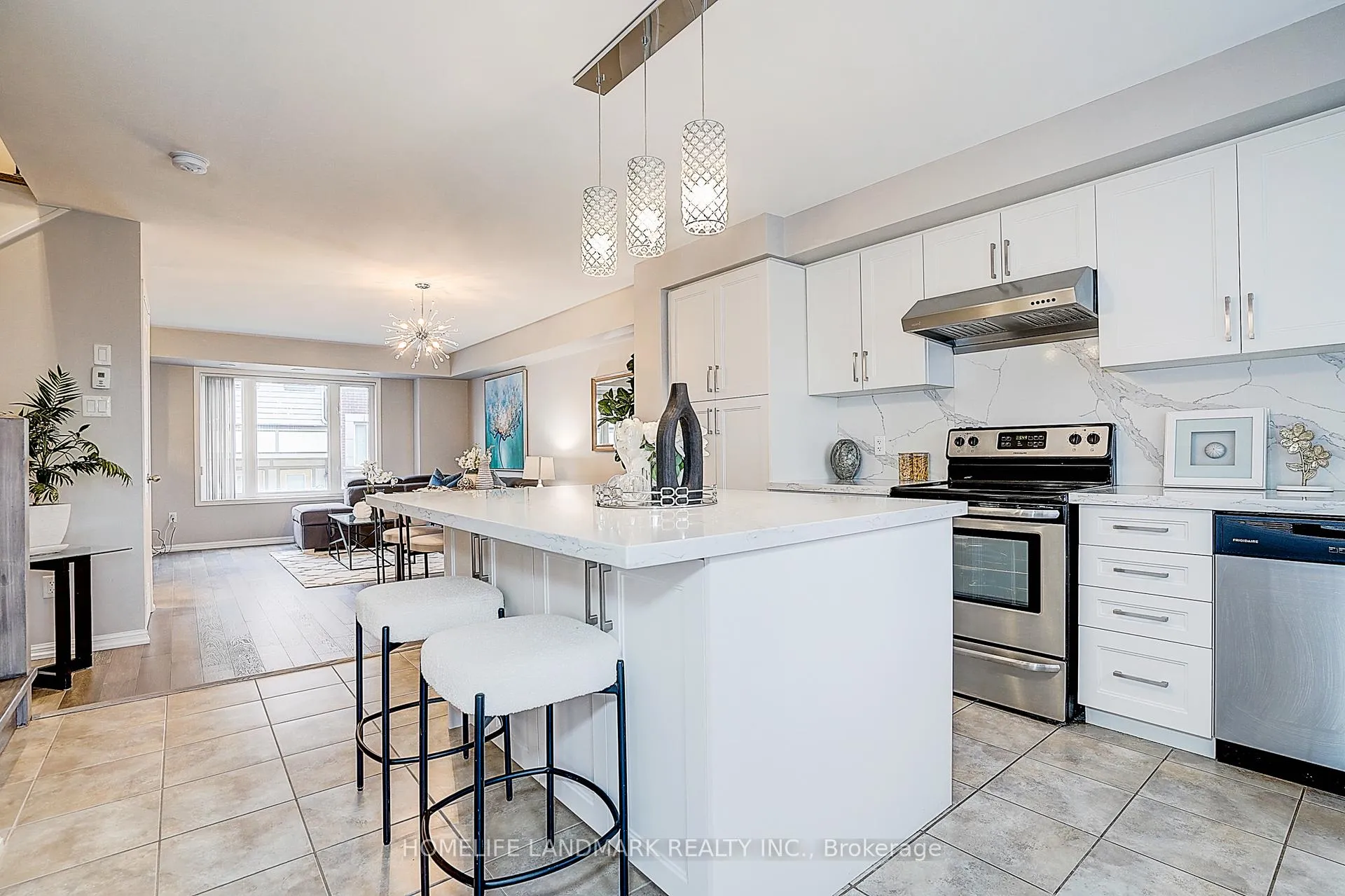 Photo 18 of 61 Burton Howard Drive, Aurora, Bayview Northeast — HOMEH