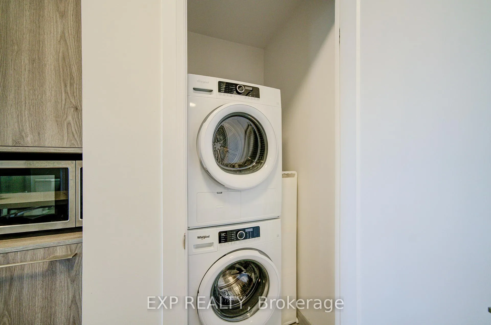 Photo 11 of Unit 515, 38 Water Walk Drive, Markham, Unionville — HOMEH