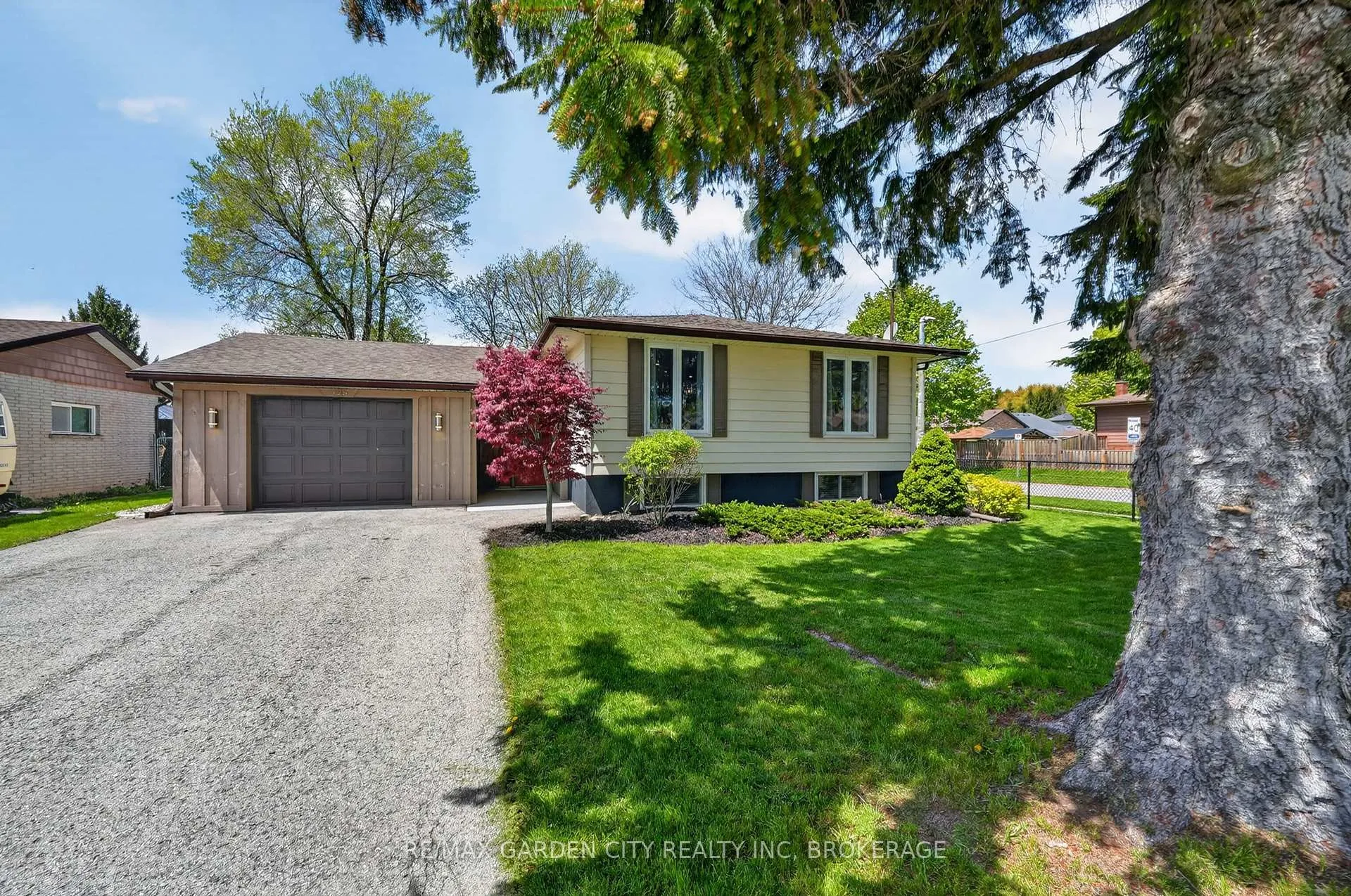 Photo 1 of 725 Clare Avenue, Welland, N. Welland — HOMEH