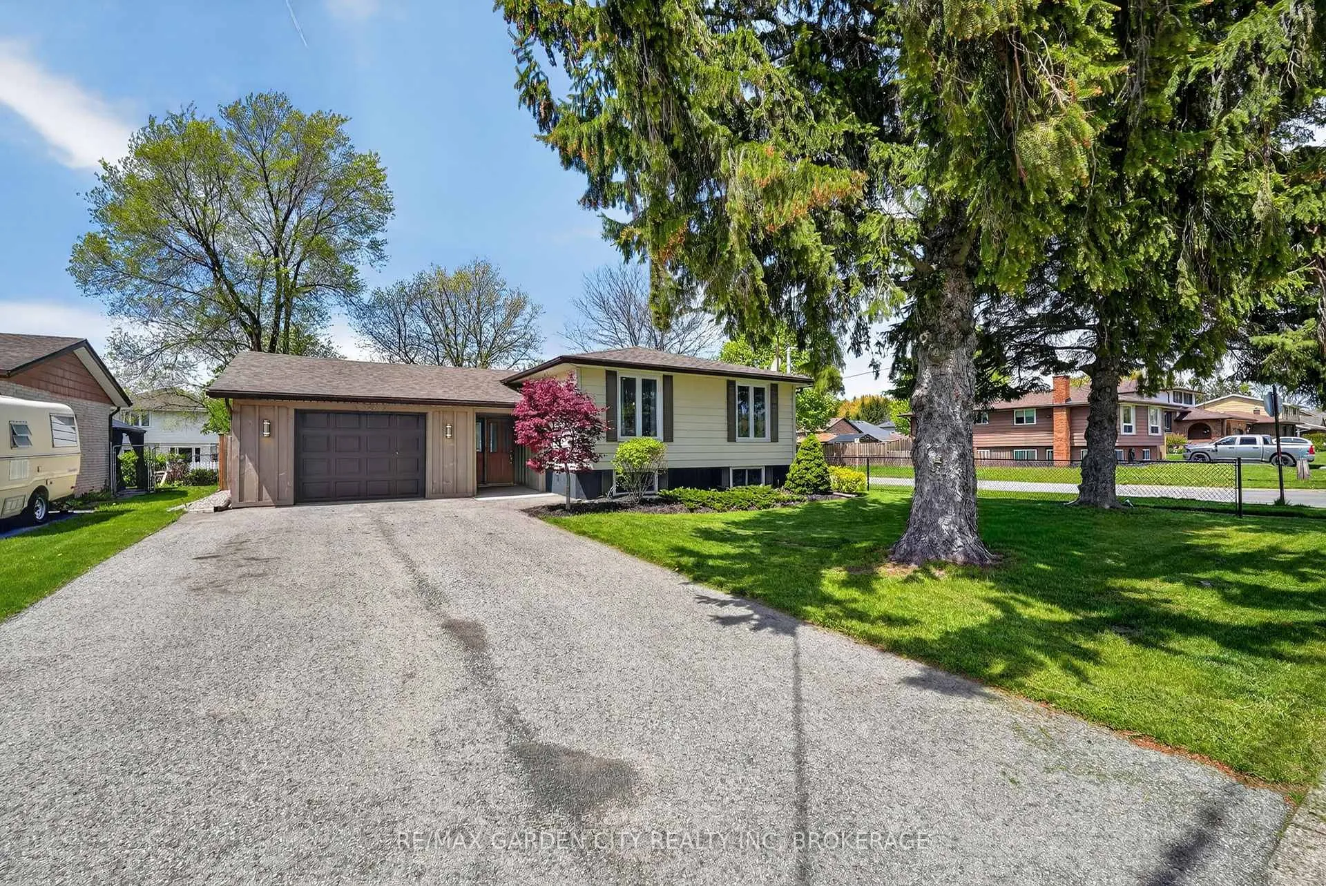 Photo 3 of 725 Clare Avenue, Welland, N. Welland — HOMEH