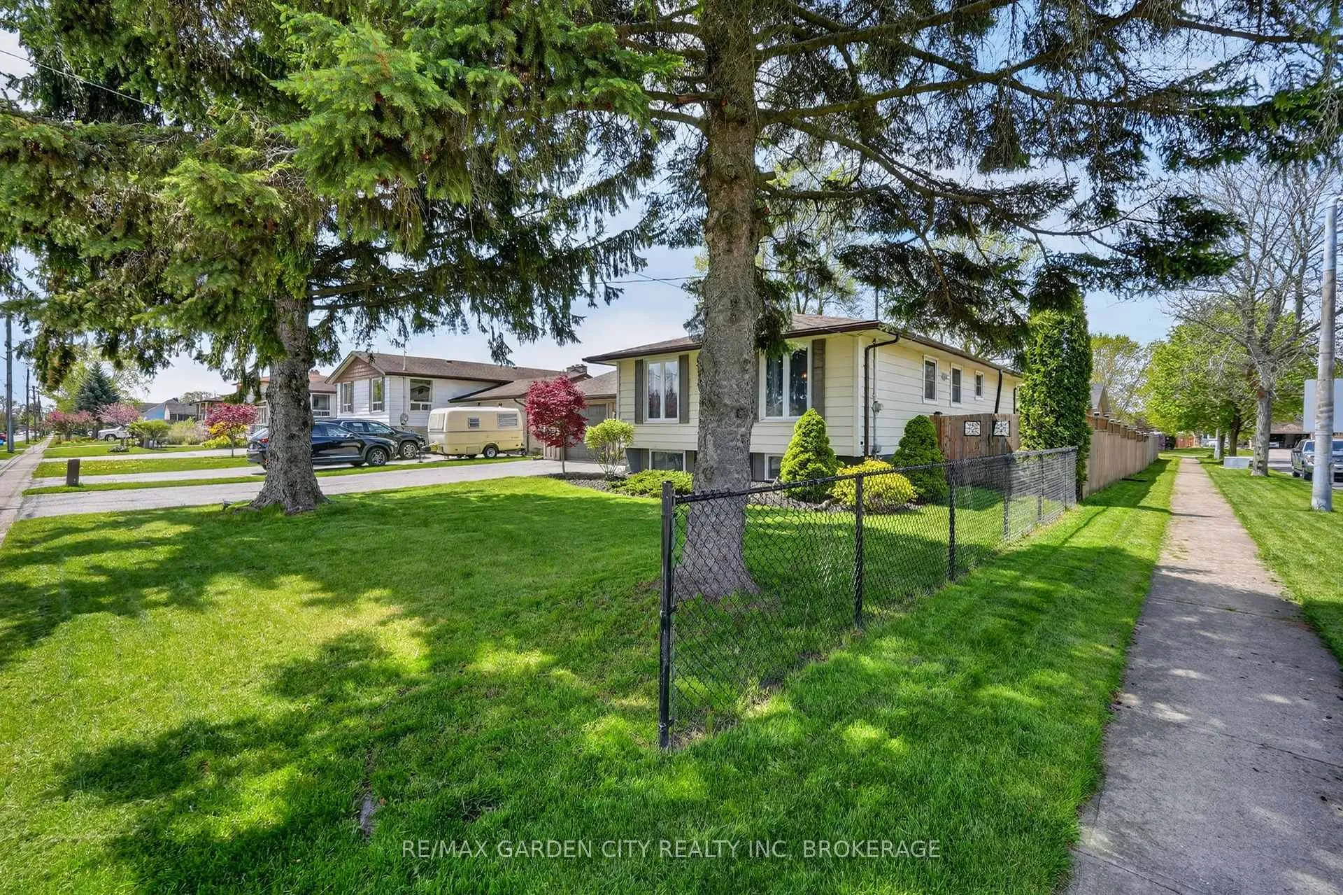 Photo 4 of 725 Clare Avenue, Welland, N. Welland — HOMEH