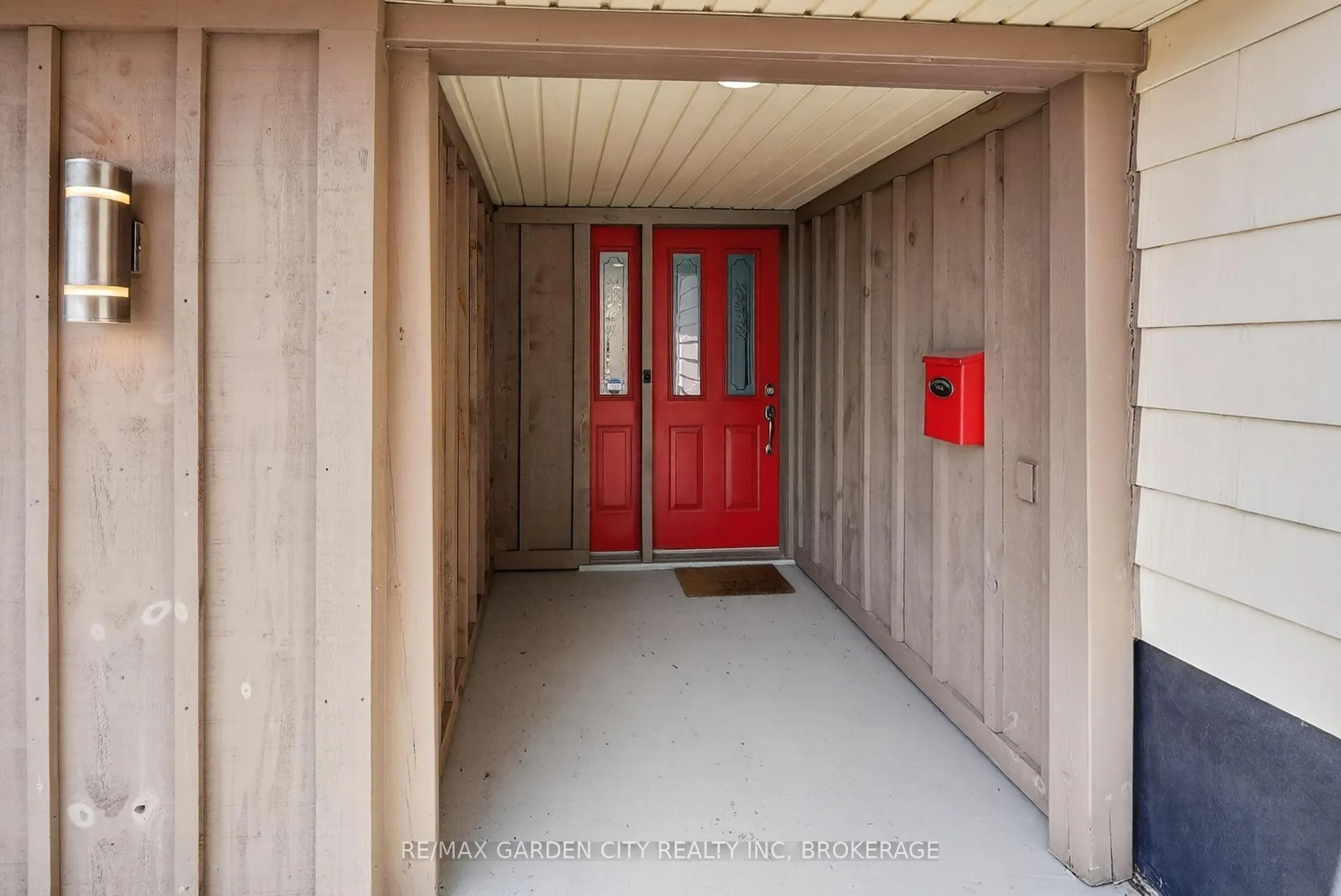 Photo 5 of 725 Clare Avenue, Welland, N. Welland — HOMEH