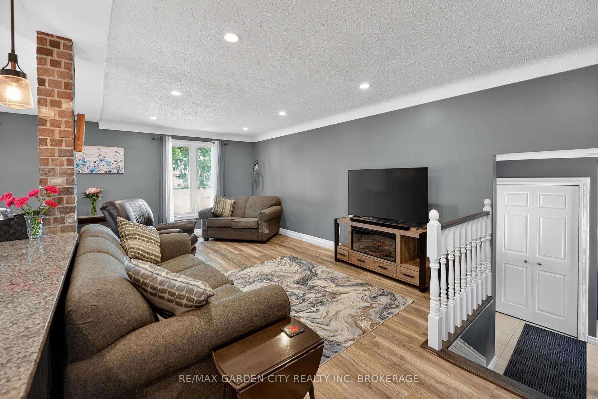 Photo 8 of 725 Clare Avenue, Welland, N. Welland — HOMEH