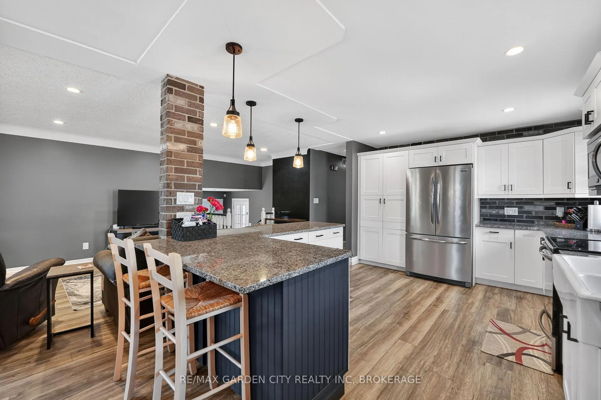 Photo 13 of 725 Clare Avenue, Welland, N. Welland — HOMEH