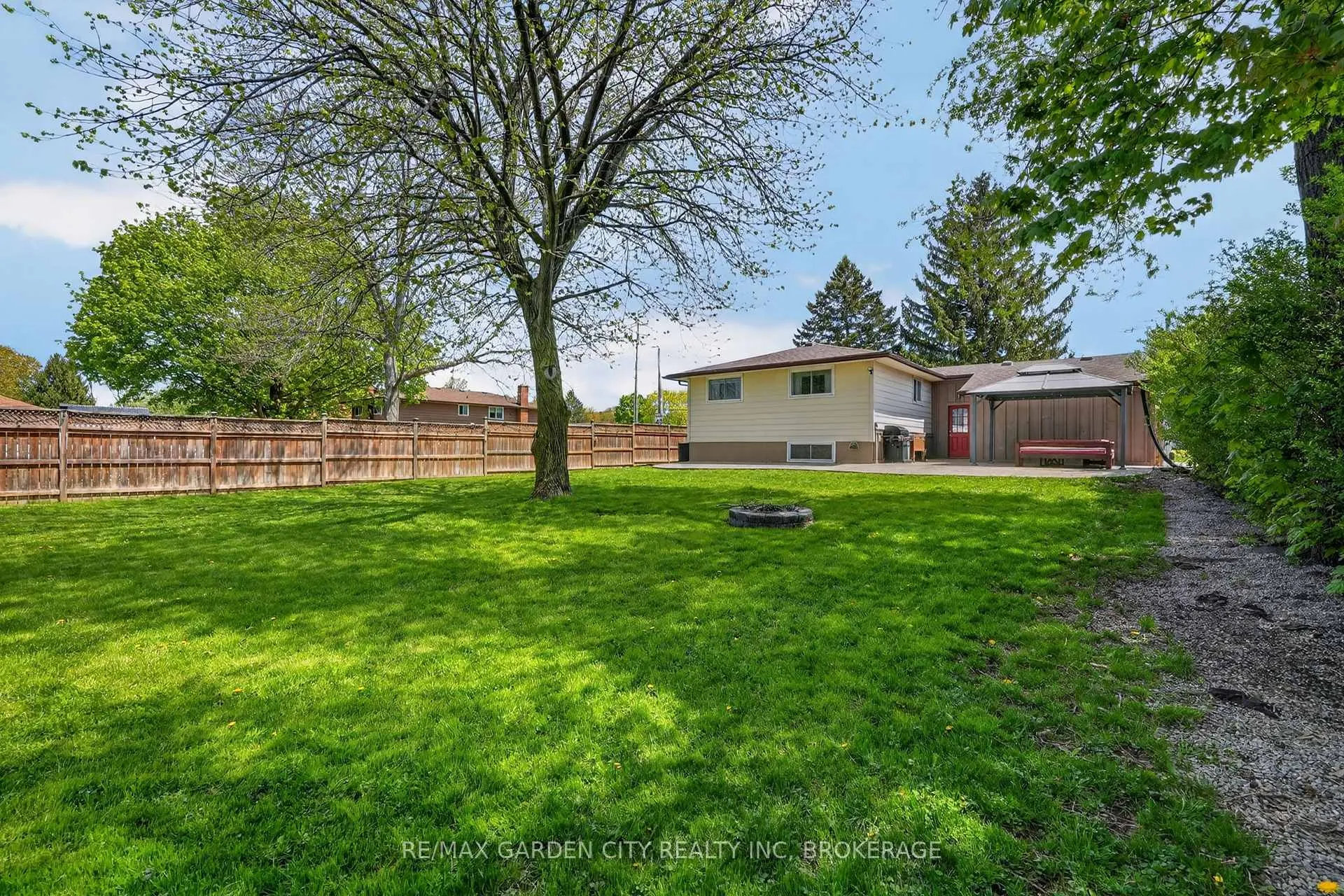Photo 35 of 725 Clare Avenue, Welland, N. Welland — HOMEH