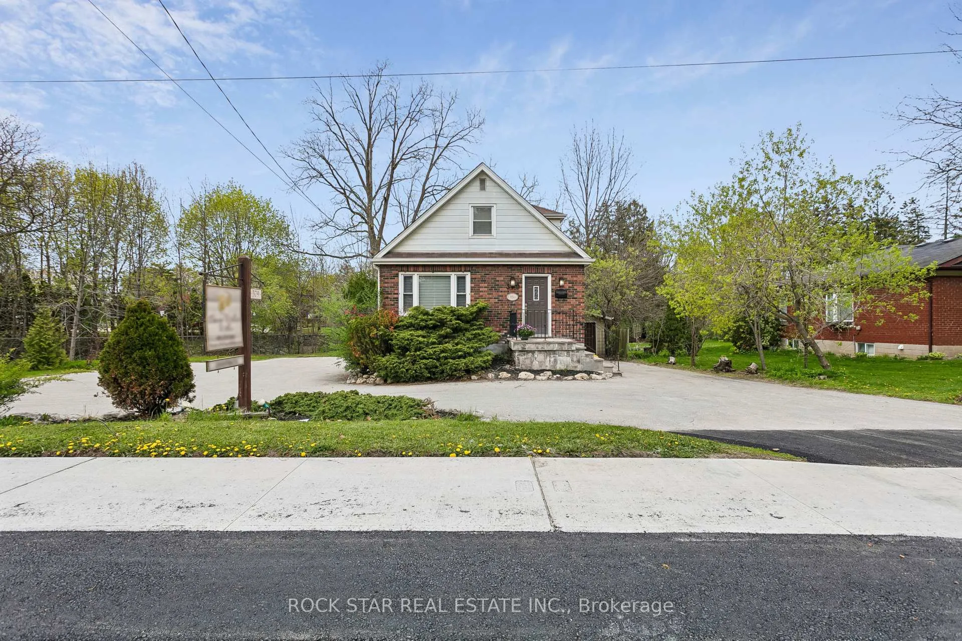Photo 1 of 379 Ontario Street S, Milton, Timberlea — HOMEH