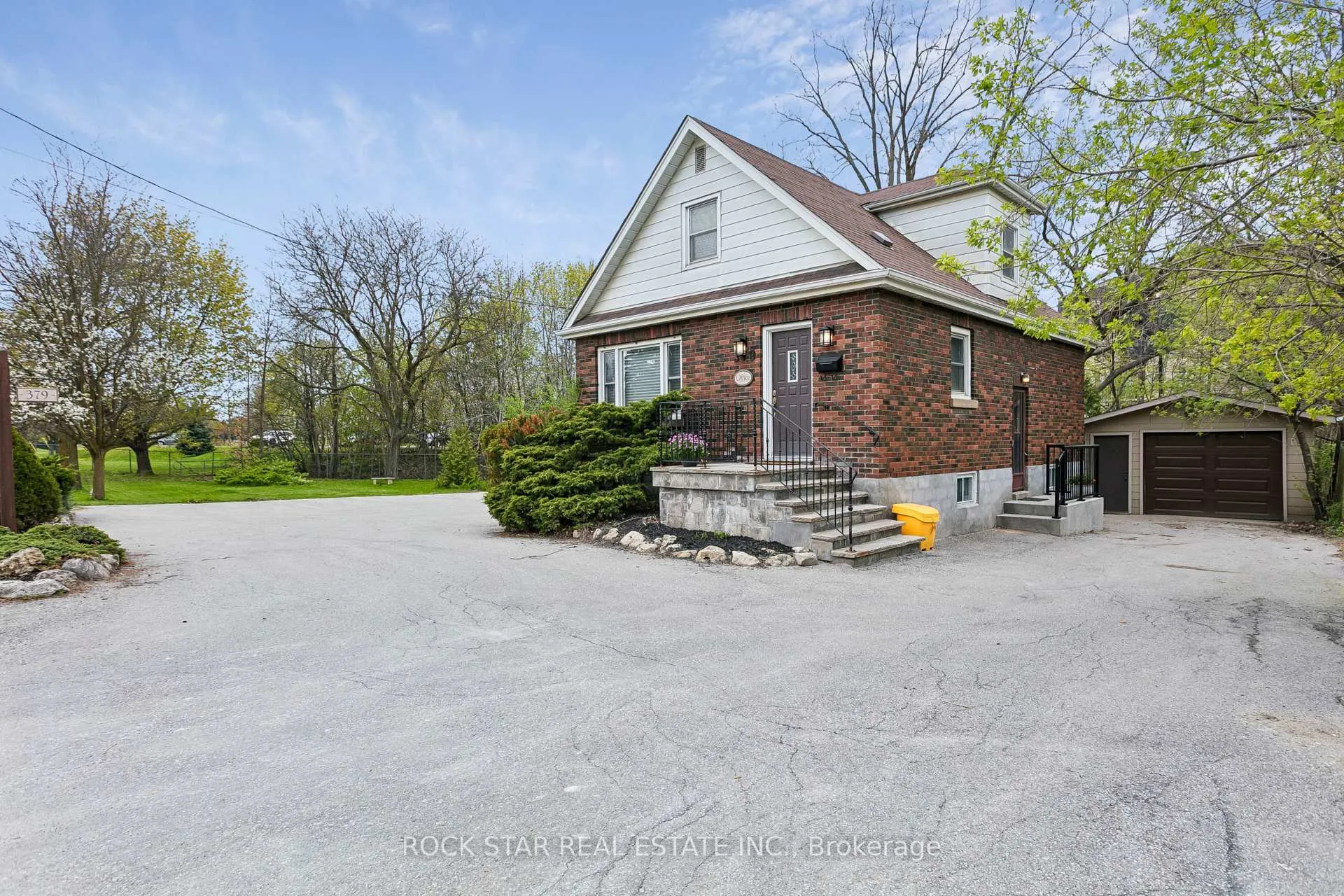Photo 2 of 379 Ontario Street S, Milton, Timberlea — HOMEH