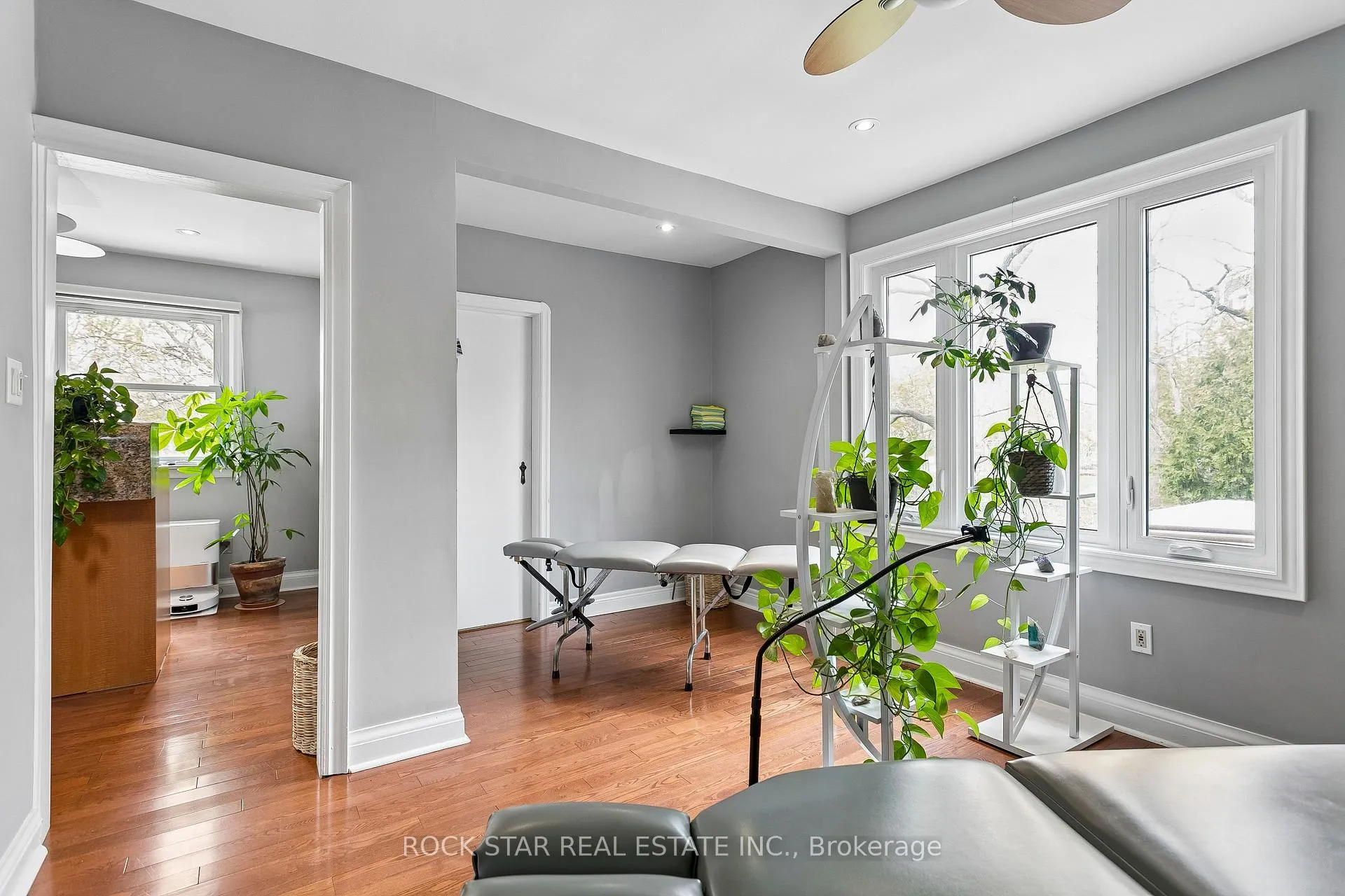 Photo 12 of 379 Ontario Street S, Milton, Timberlea — HOMEH