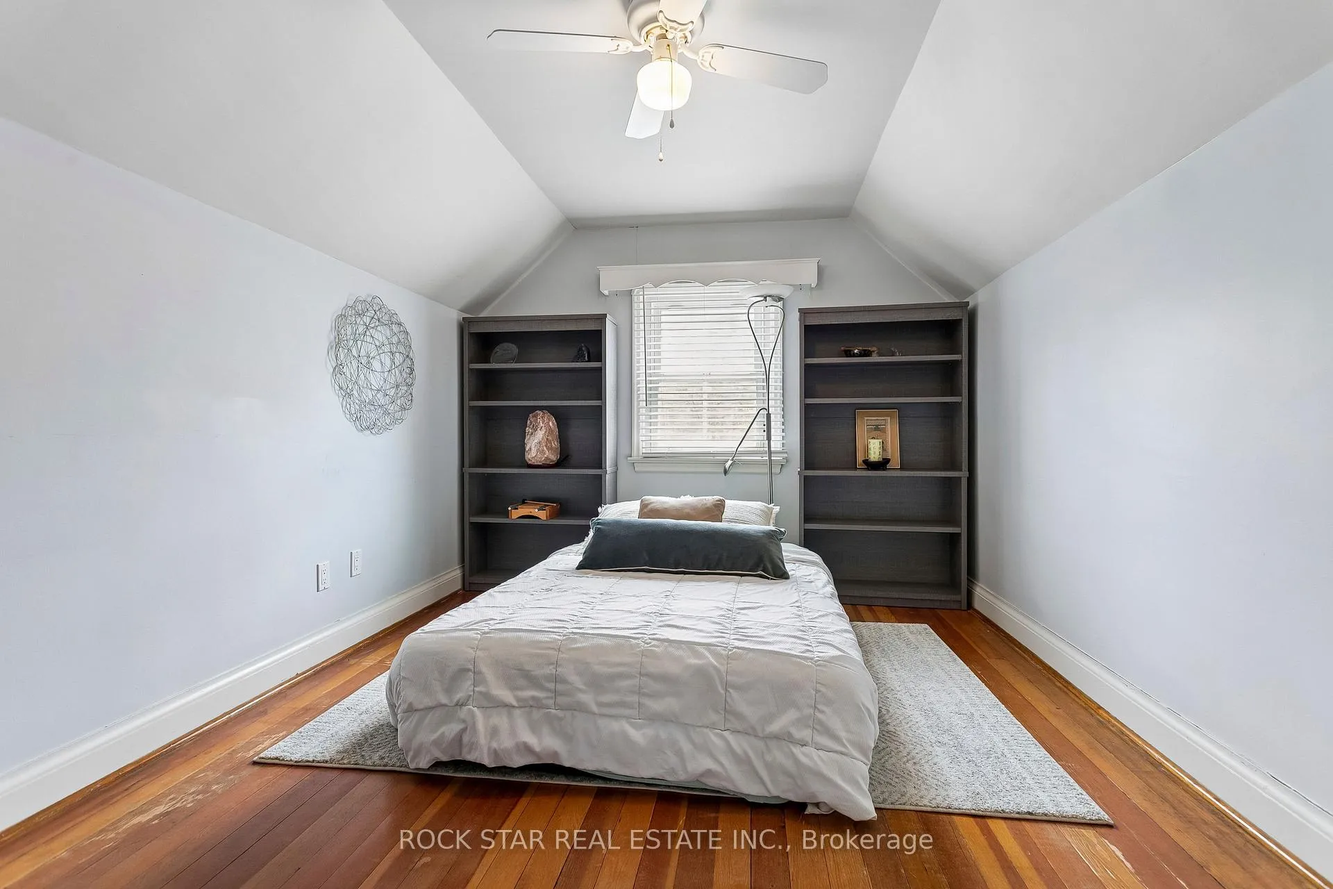 Photo 16 of 379 Ontario Street S, Milton, Timberlea — HOMEH