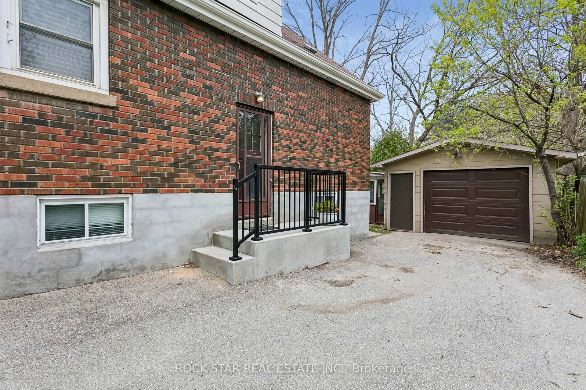 Photo 30 of 379 Ontario Street S, Milton, Timberlea — HOMEH