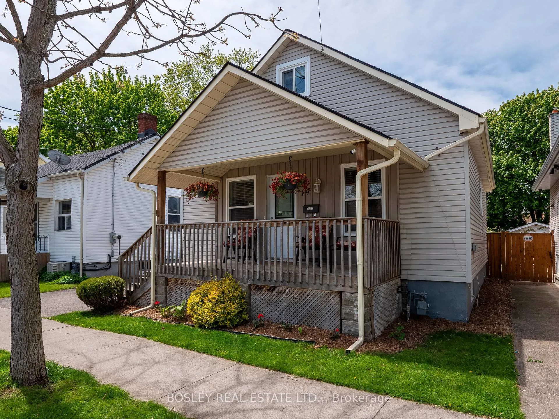 Photo 3 of 19 Water Street, St. Catharines, Downtown — HOMEH