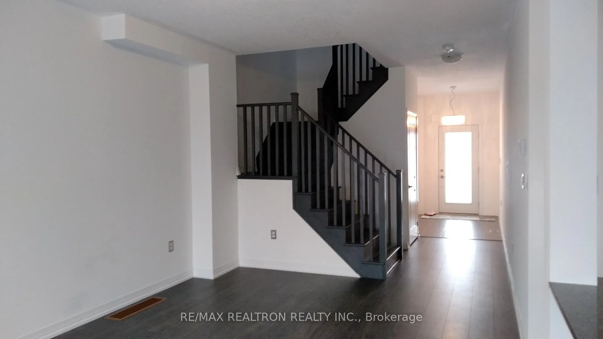 Photo 4 of 28 Brown Bear Street, Barrie, Rural Barrie Southwest — HOMEH