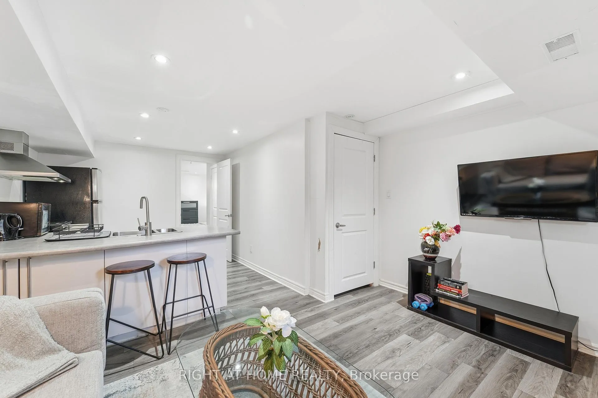 Photo 7 of Unit Lower, 2825 St. Clair Avenue E, Toronto, O'Connor-Parkview — HOMEH
