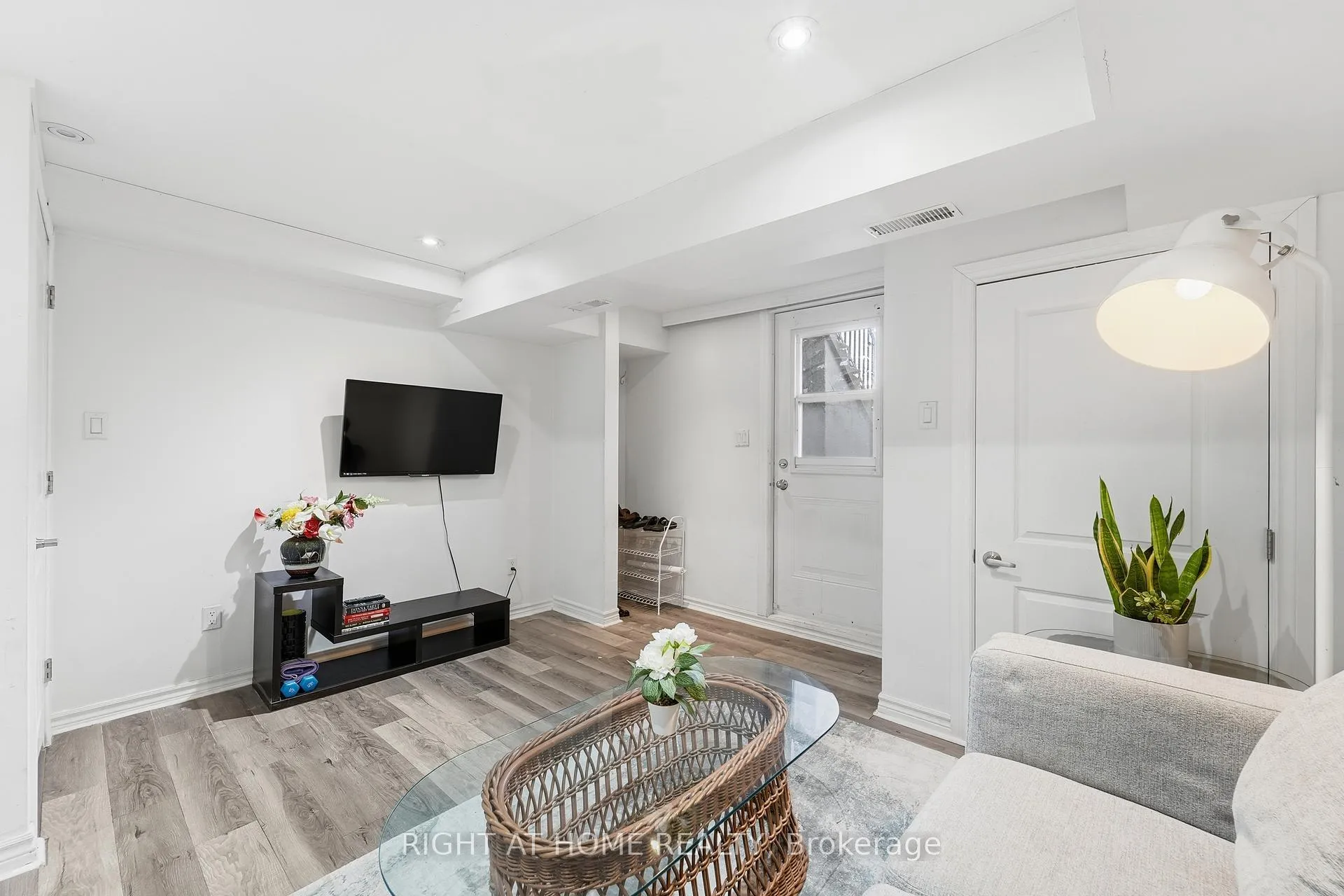 Photo 8 of Unit Lower, 2825 St. Clair Avenue E, Toronto, O'Connor-Parkview — HOMEH