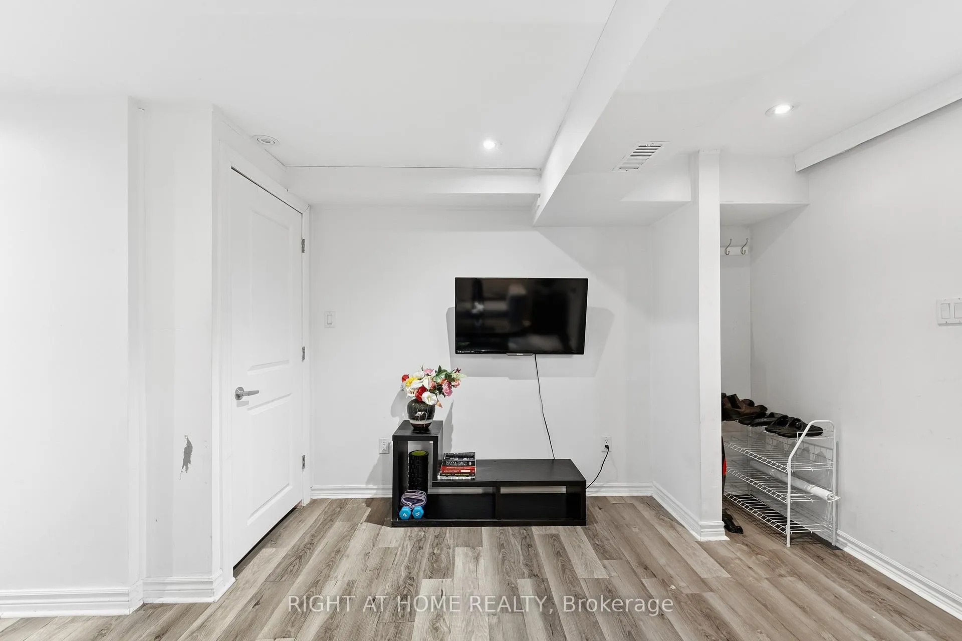 Photo 10 of Unit Lower, 2825 St. Clair Avenue E, Toronto, O'Connor-Parkview — HOMEH
