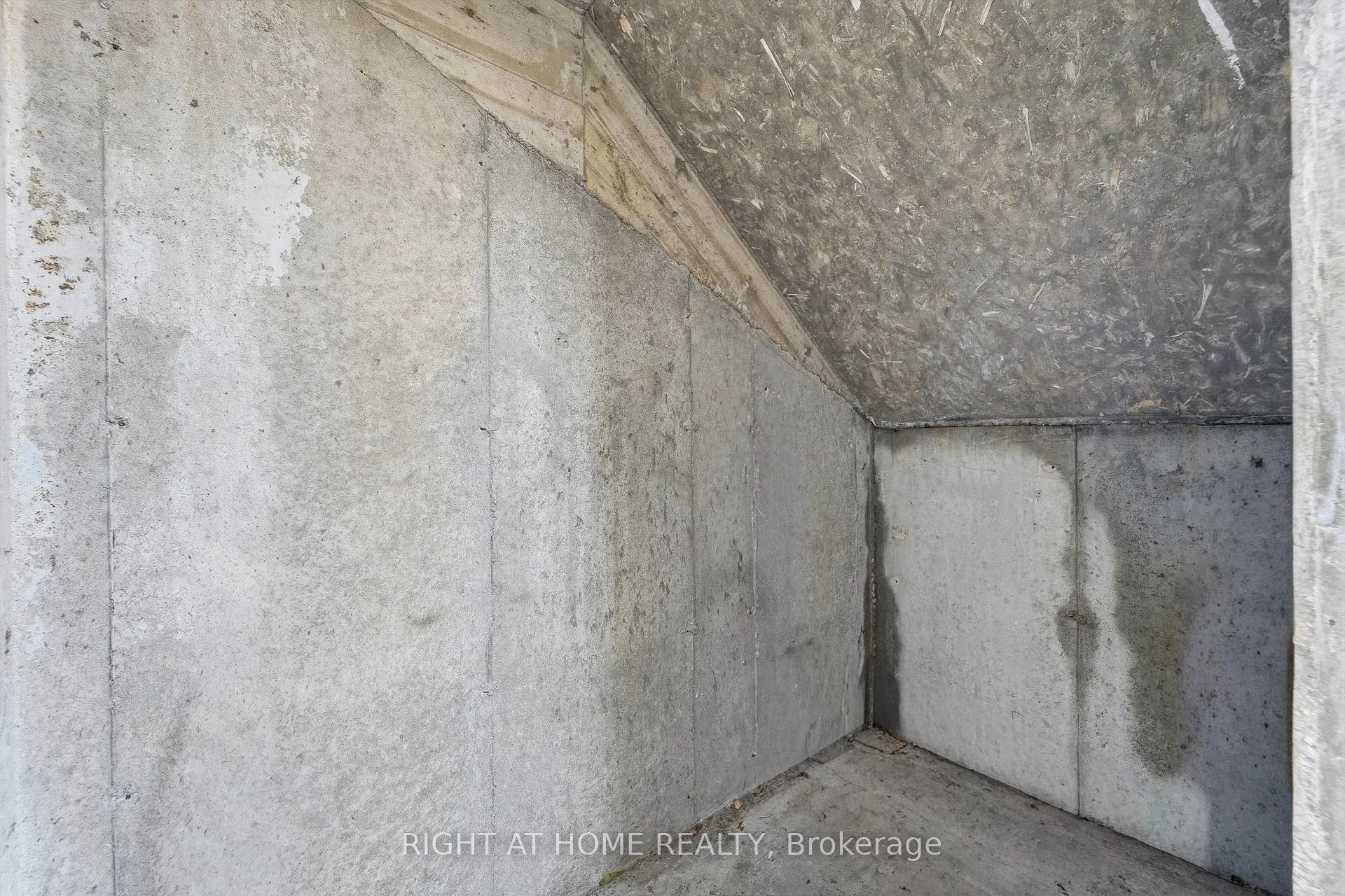 Photo 20 of Unit Lower, 2825 St. Clair Avenue E, Toronto, O'Connor-Parkview — HOMEH