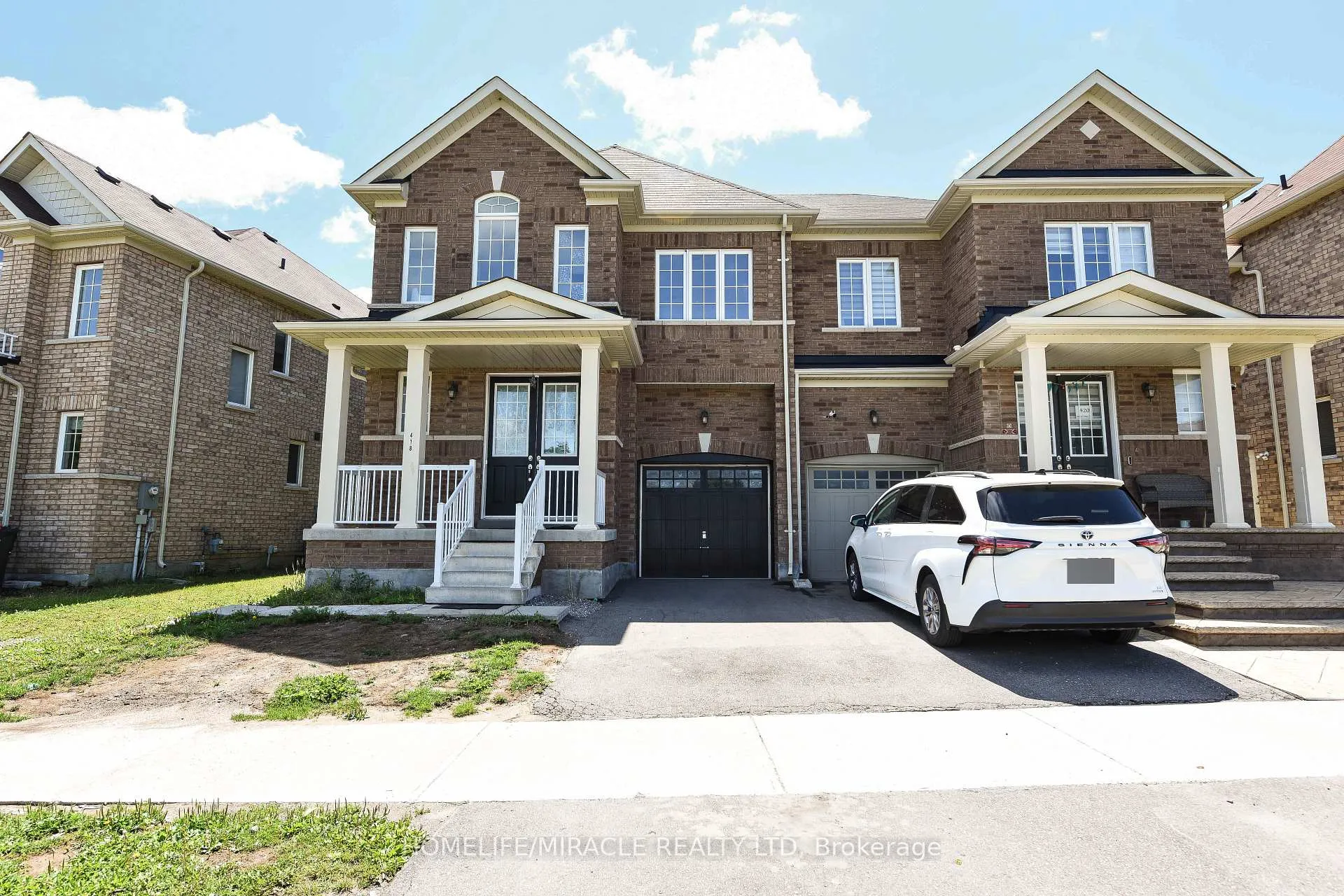 Photo 2 of 418 Royal West Drive, Brampton, Credit Valley — HOMEH