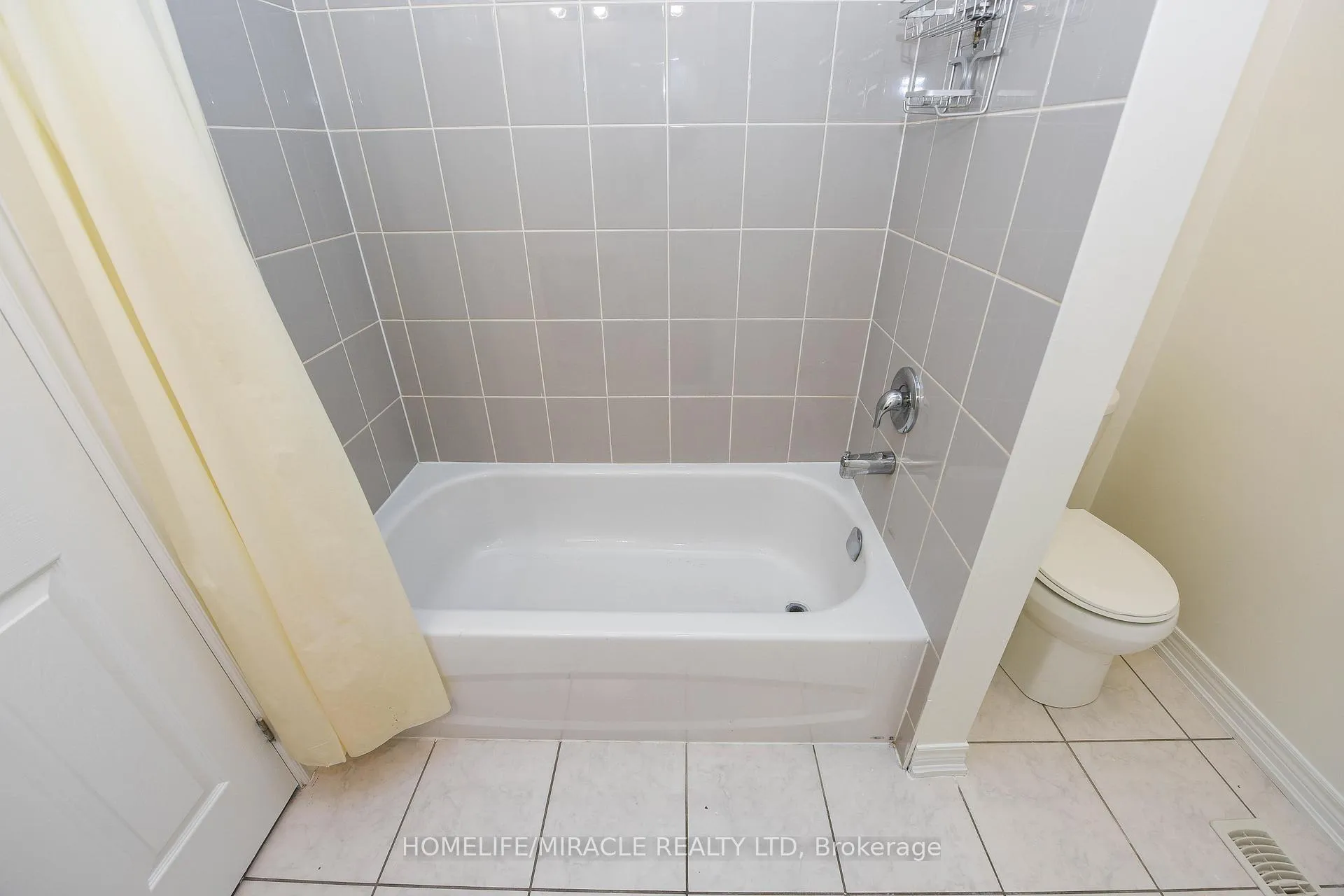 Photo 13 of 418 Royal West Drive, Brampton, Credit Valley — HOMEH