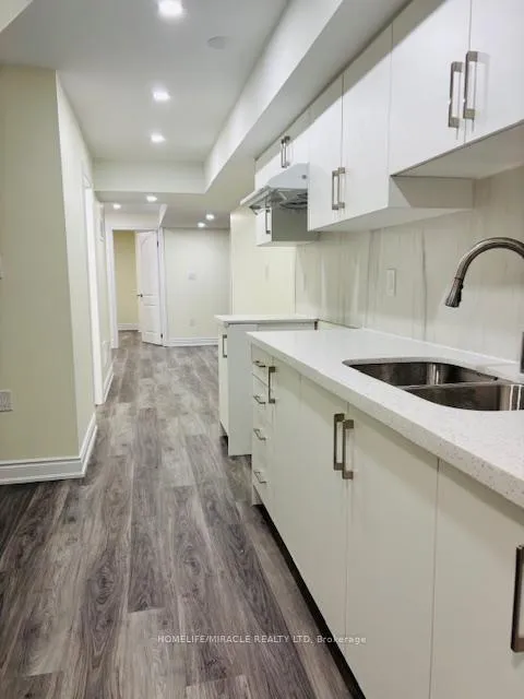 Photo 16 of 418 Royal West Drive, Brampton, Credit Valley — HOMEH