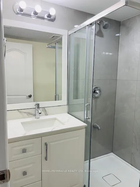 Photo 17 of 418 Royal West Drive, Brampton, Credit Valley — HOMEH