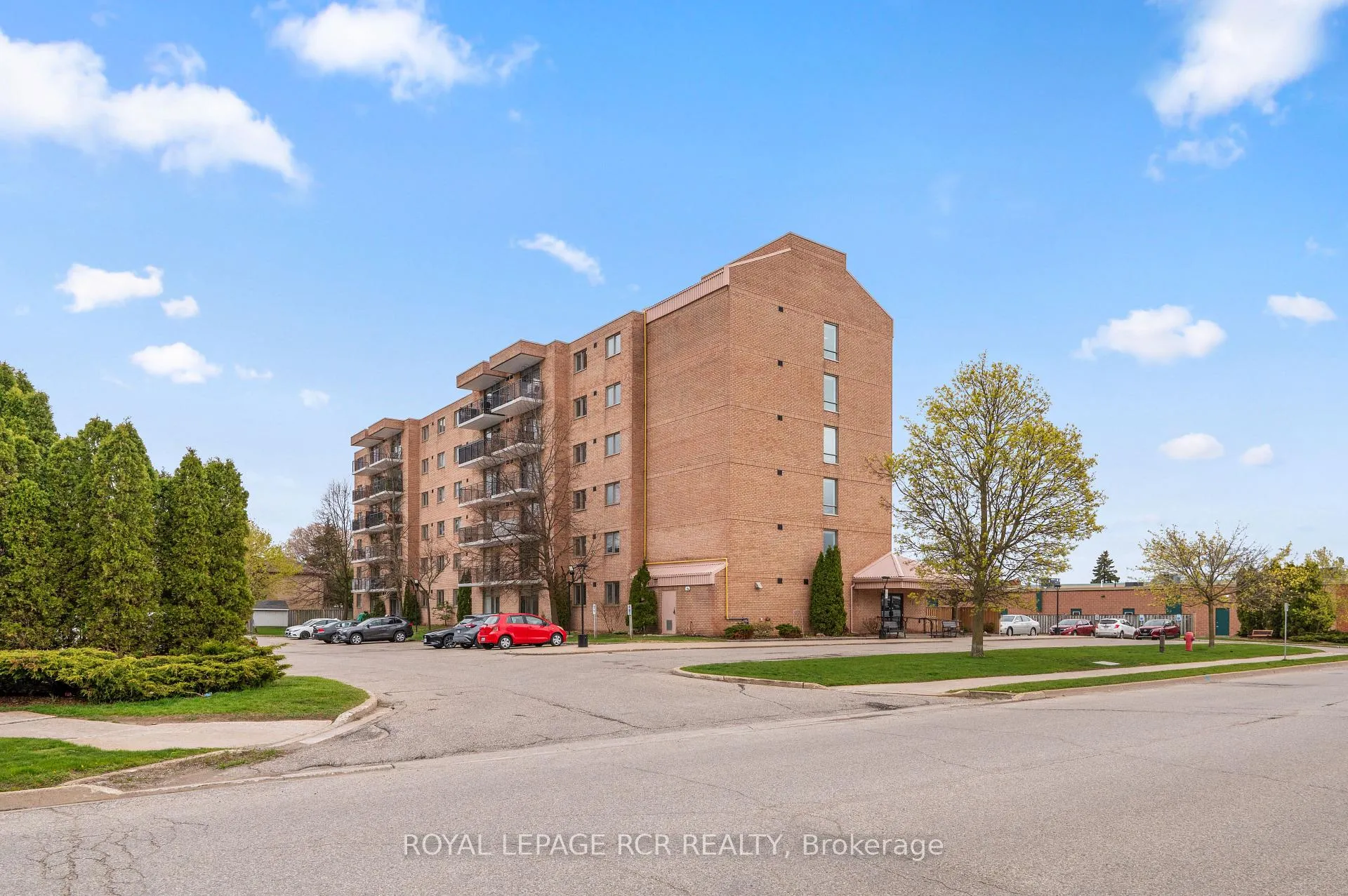 Photo 4 of Unit 51, 16 Fourth Street, Orangeville — HOMEH