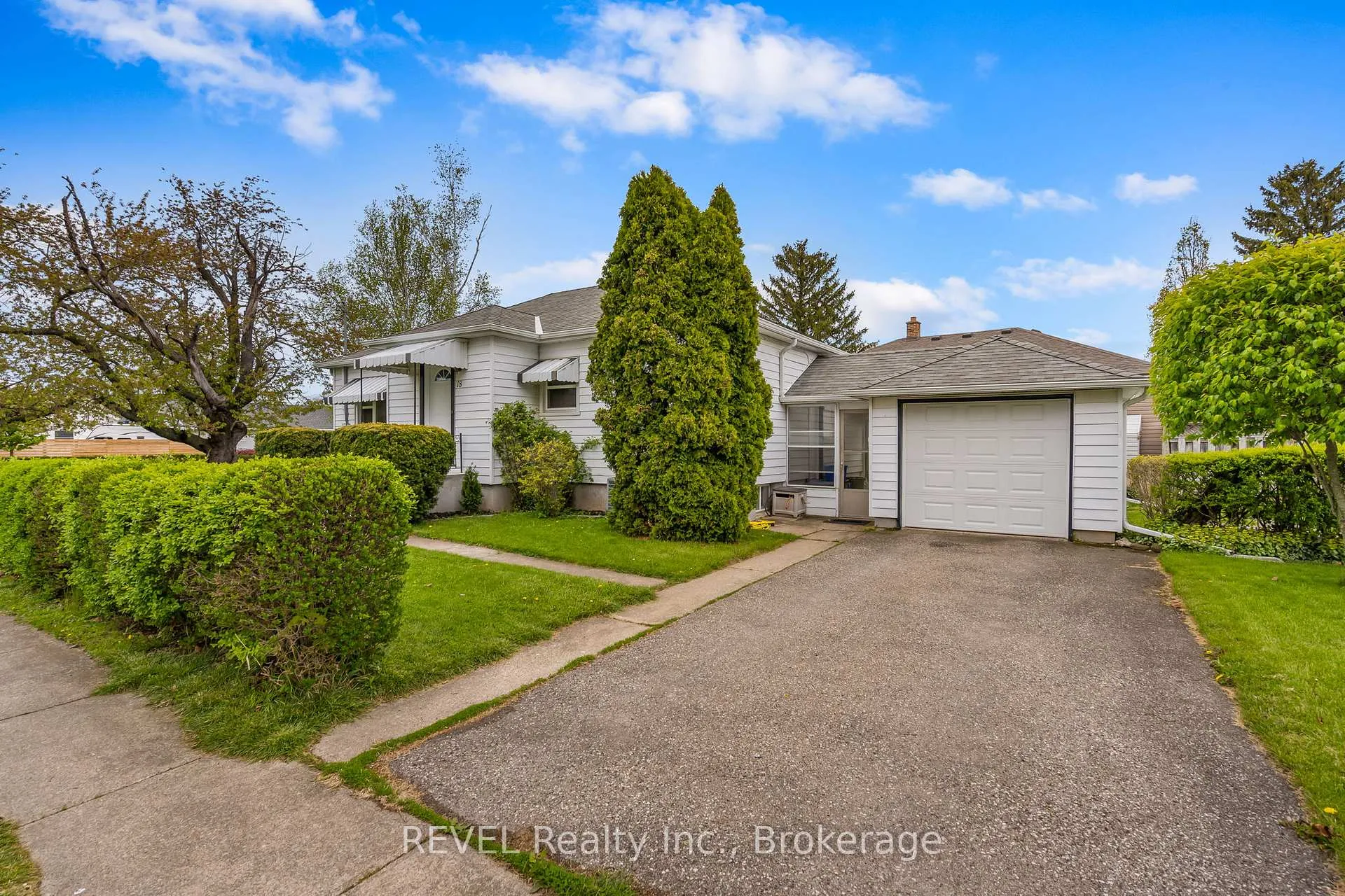 Photo 1 of 18 Nickerson Avenue, St. Catharines, Vine/Linwell — HOMEH