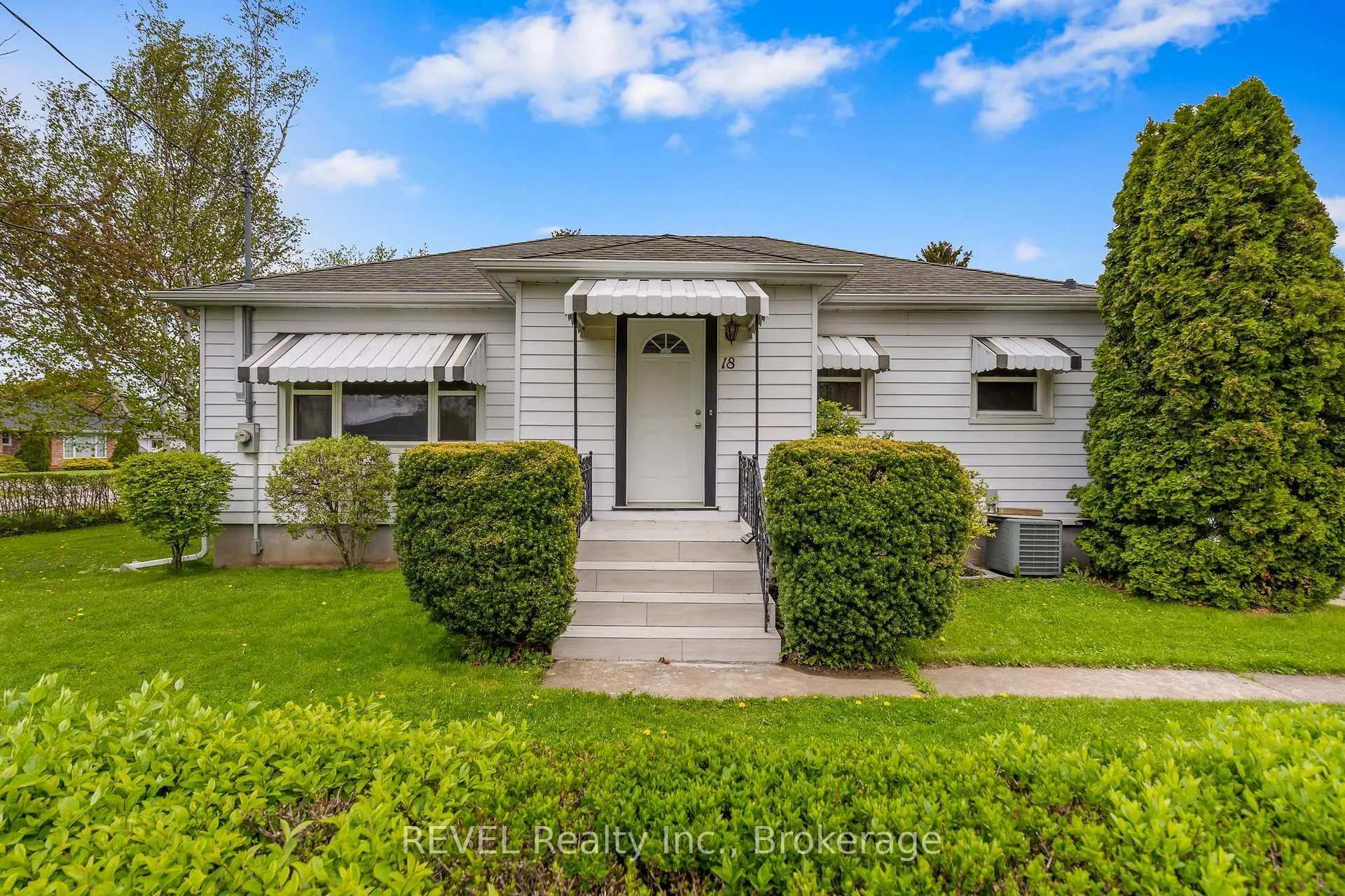 Photo 3 of 18 Nickerson Avenue, St. Catharines, Vine/Linwell — HOMEH