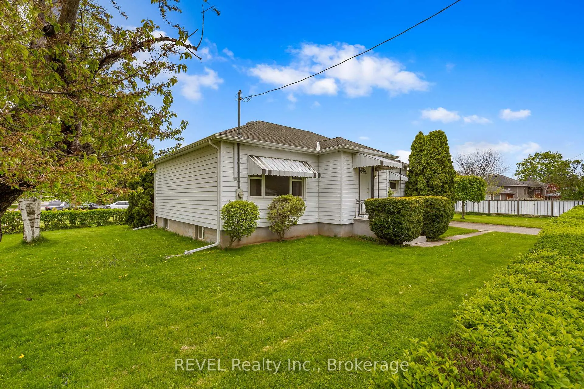 Photo 4 of 18 Nickerson Avenue, St. Catharines, Vine/Linwell — HOMEH