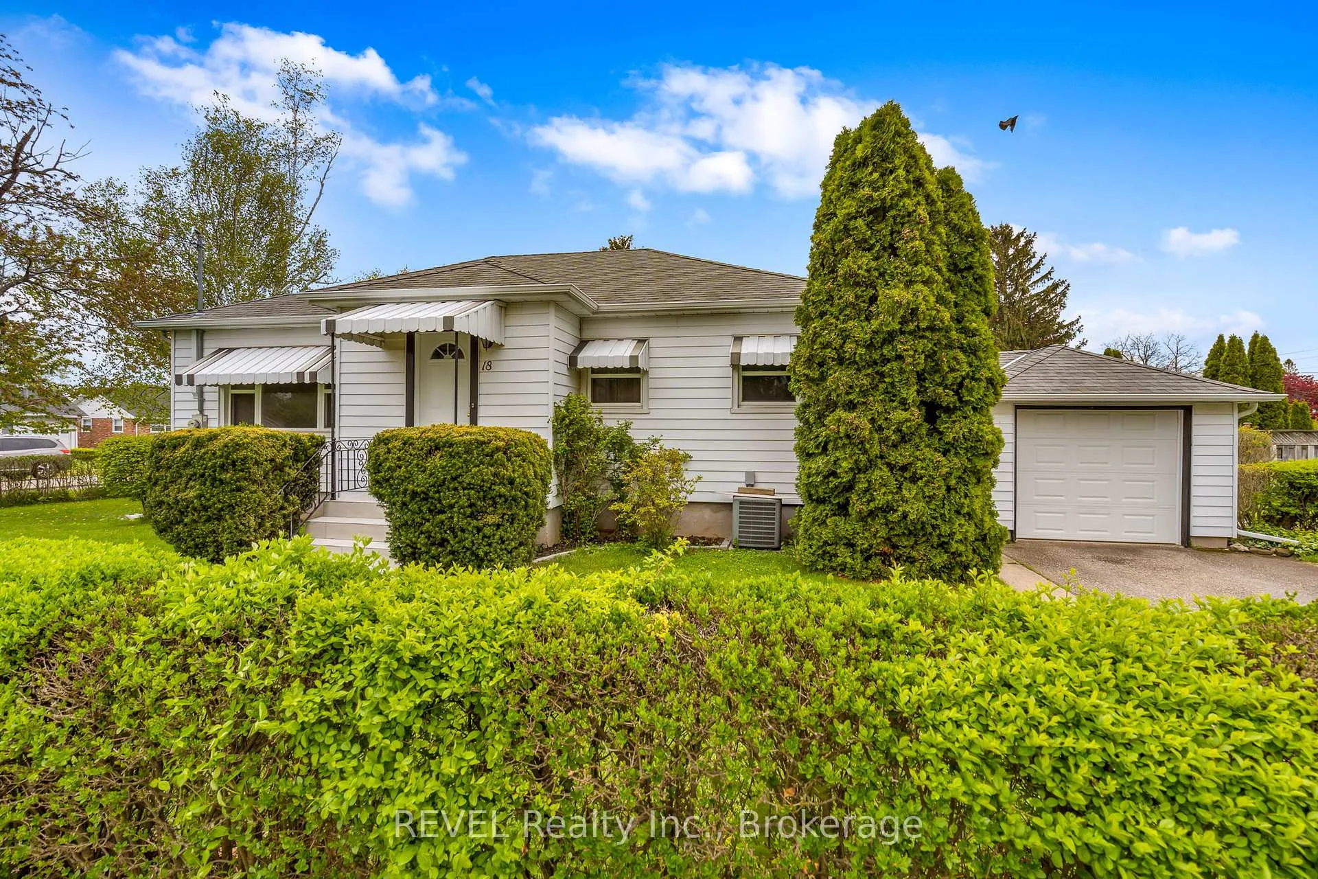 Photo 5 of 18 Nickerson Avenue, St. Catharines, Vine/Linwell — HOMEH