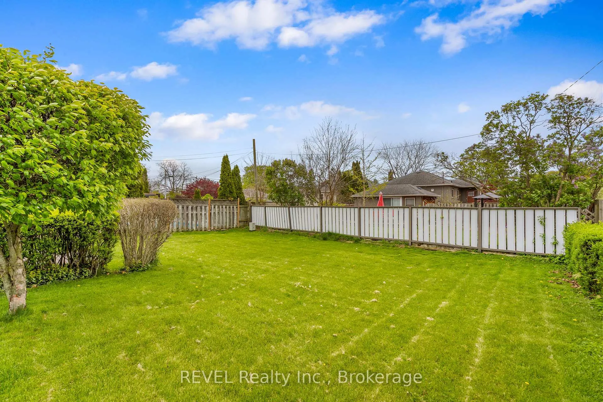 Photo 6 of 18 Nickerson Avenue, St. Catharines, Vine/Linwell — HOMEH