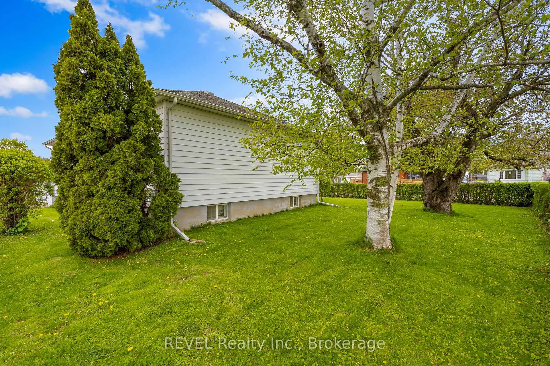 Photo 10 of 18 Nickerson Avenue, St. Catharines, Vine/Linwell — HOMEH