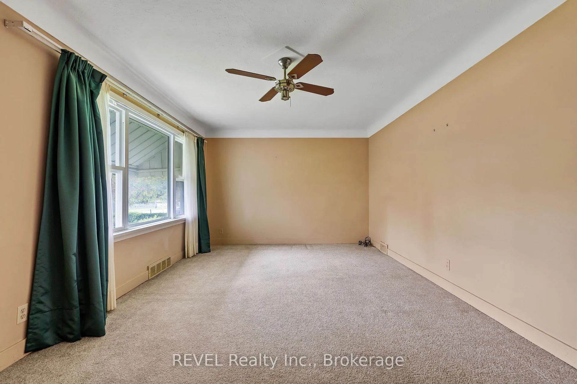 Photo 11 of 18 Nickerson Avenue, St. Catharines, Vine/Linwell — HOMEH