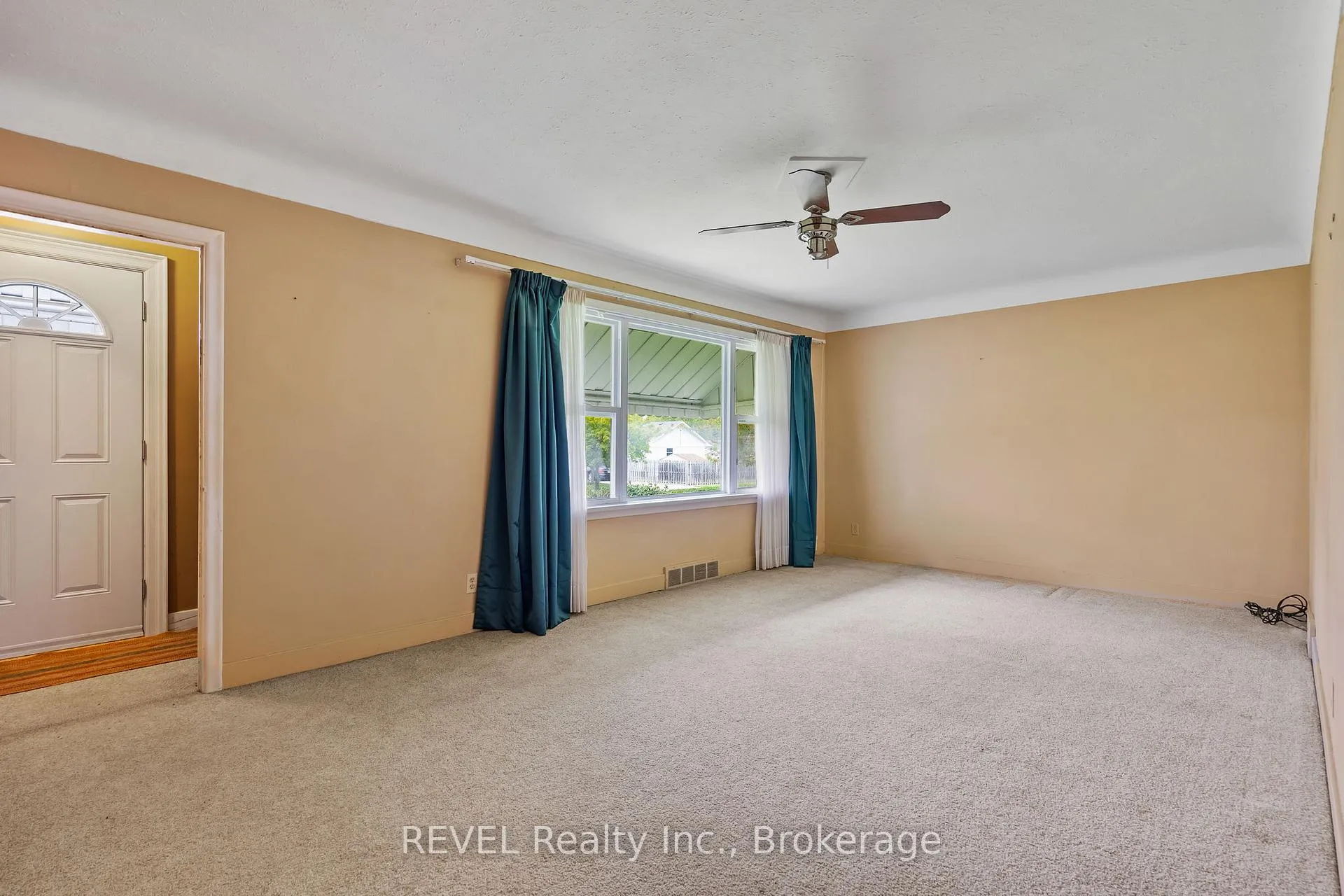 Photo 13 of 18 Nickerson Avenue, St. Catharines, Vine/Linwell — HOMEH