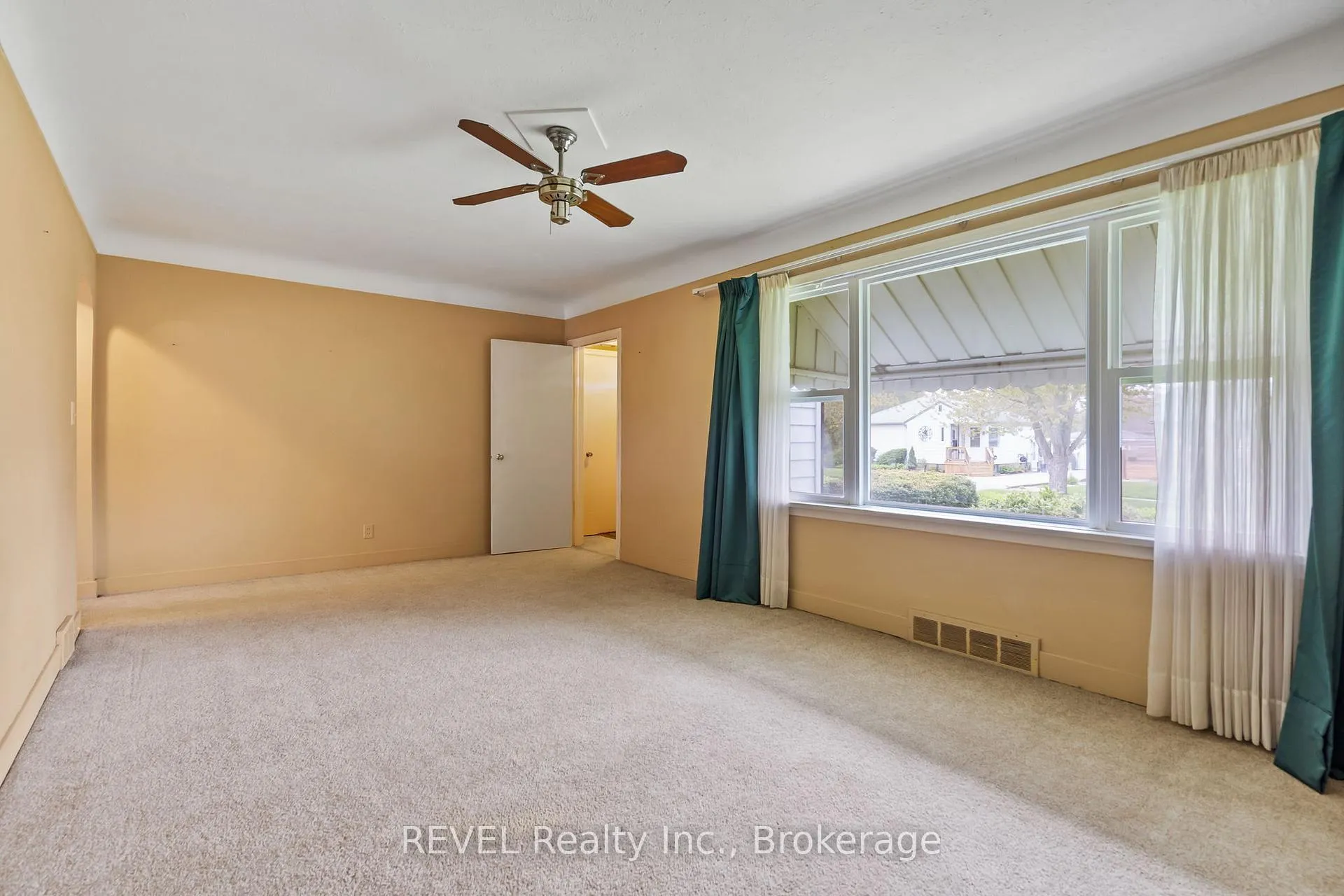 Photo 14 of 18 Nickerson Avenue, St. Catharines, Vine/Linwell — HOMEH
