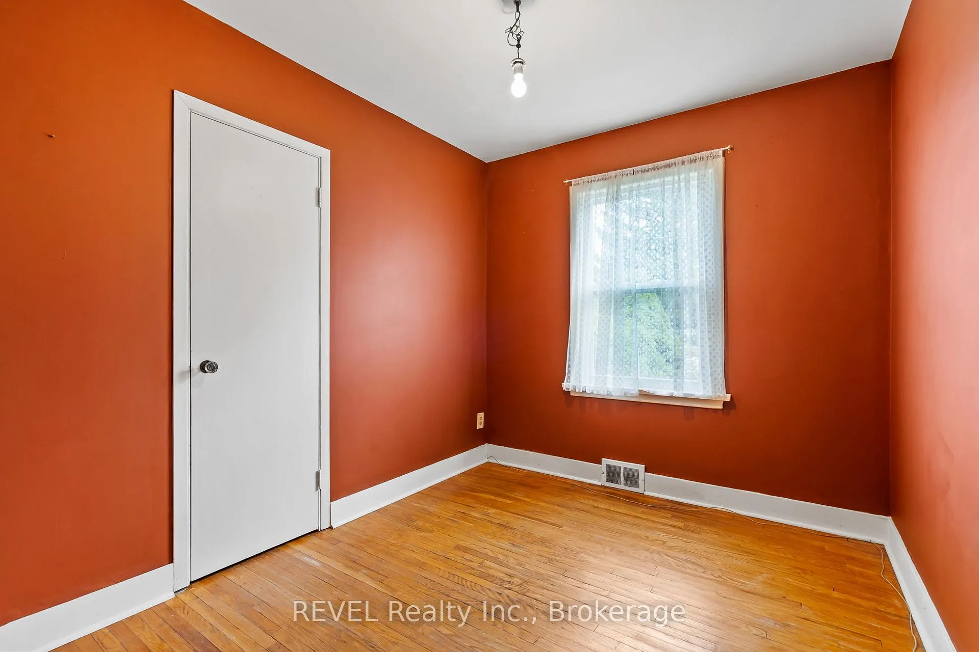 Photo 18 of 18 Nickerson Avenue, St. Catharines, Vine/Linwell — HOMEH