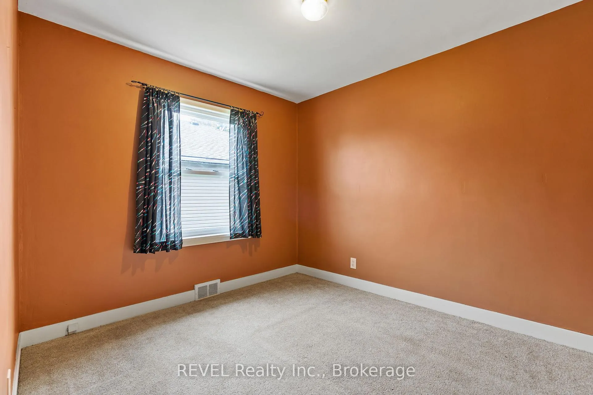 Photo 20 of 18 Nickerson Avenue, St. Catharines, Vine/Linwell — HOMEH