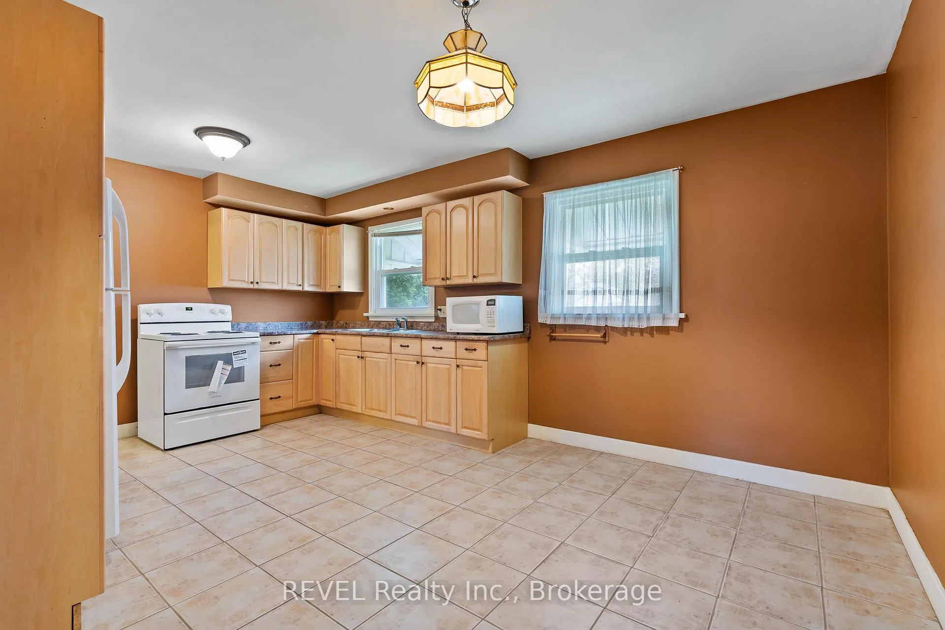 Photo 21 of 18 Nickerson Avenue, St. Catharines, Vine/Linwell — HOMEH