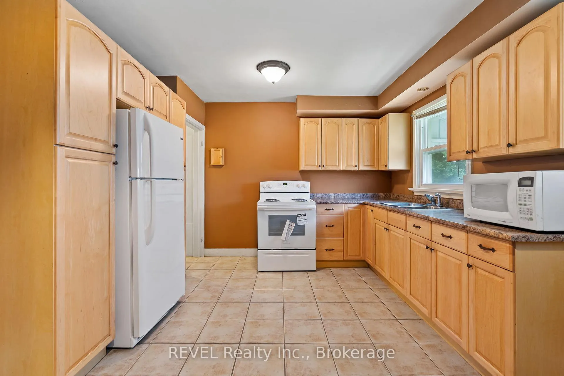 Photo 23 of 18 Nickerson Avenue, St. Catharines, Vine/Linwell — HOMEH