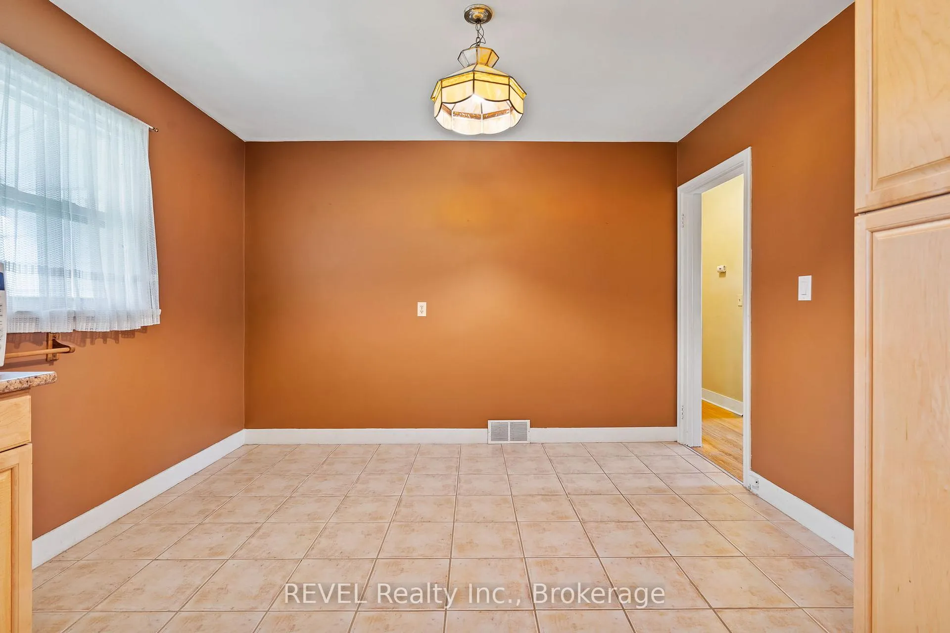 Photo 24 of 18 Nickerson Avenue, St. Catharines, Vine/Linwell — HOMEH