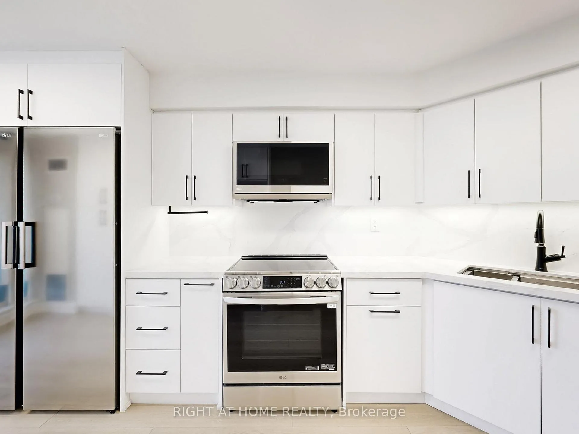 Photo 13 of Unit 402, 1 Clark Avenue W, Vaughan, Crestwood-Springfarm-Yorkhill — HOMEH