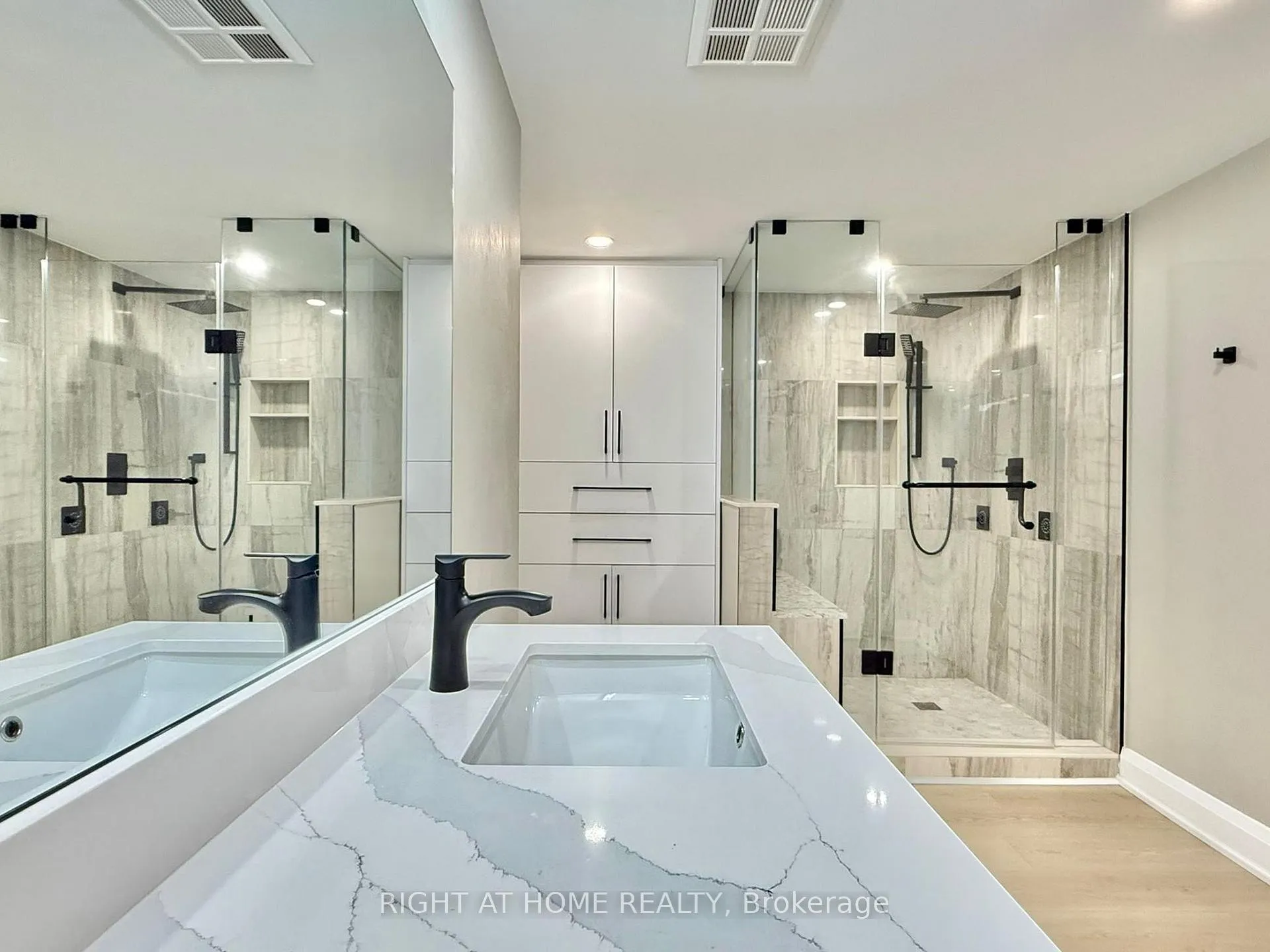 Photo 21 of Unit 402, 1 Clark Avenue W, Vaughan, Crestwood-Springfarm-Yorkhill — HOMEH