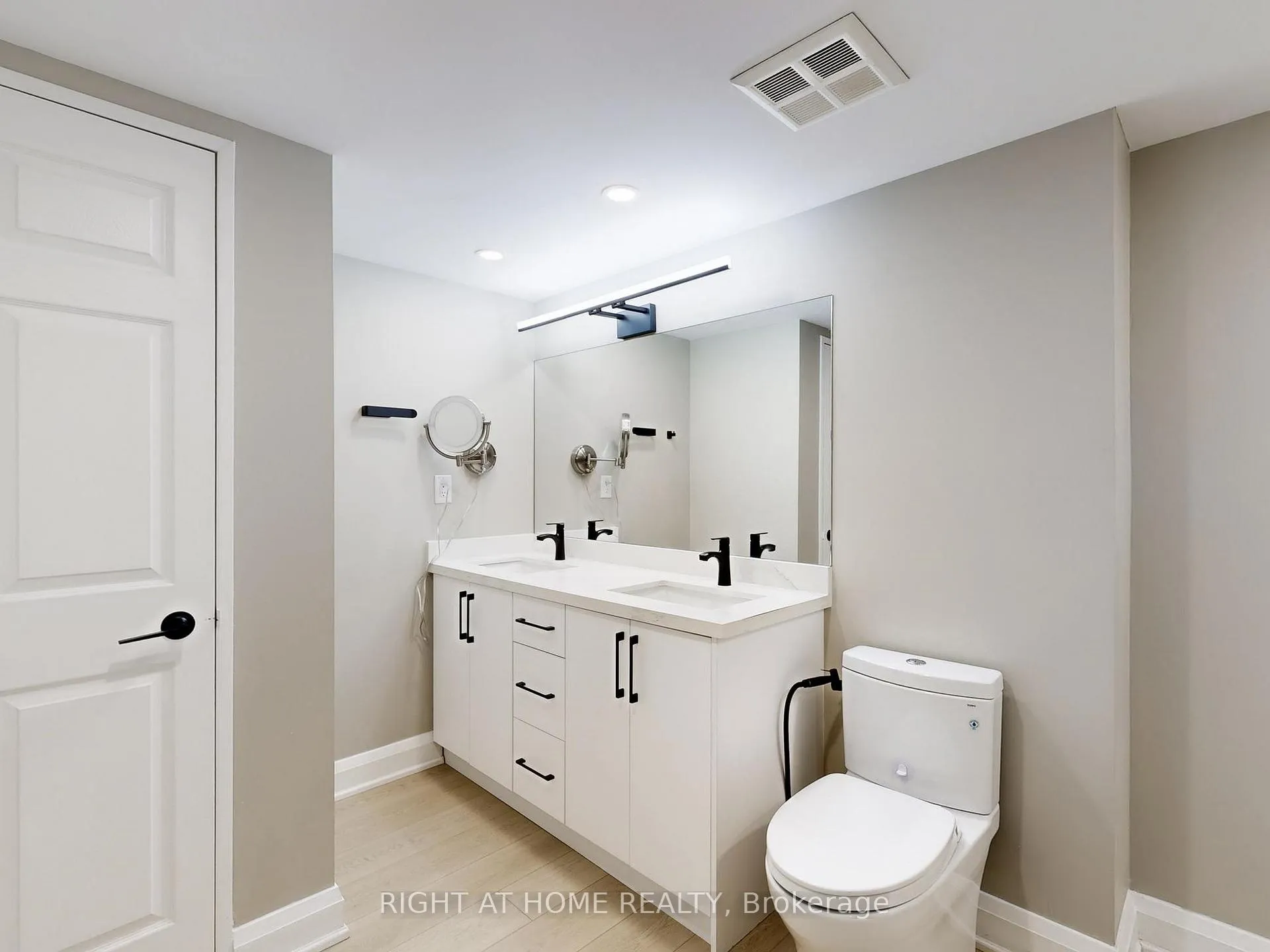 Photo 22 of Unit 402, 1 Clark Avenue W, Vaughan, Crestwood-Springfarm-Yorkhill — HOMEH