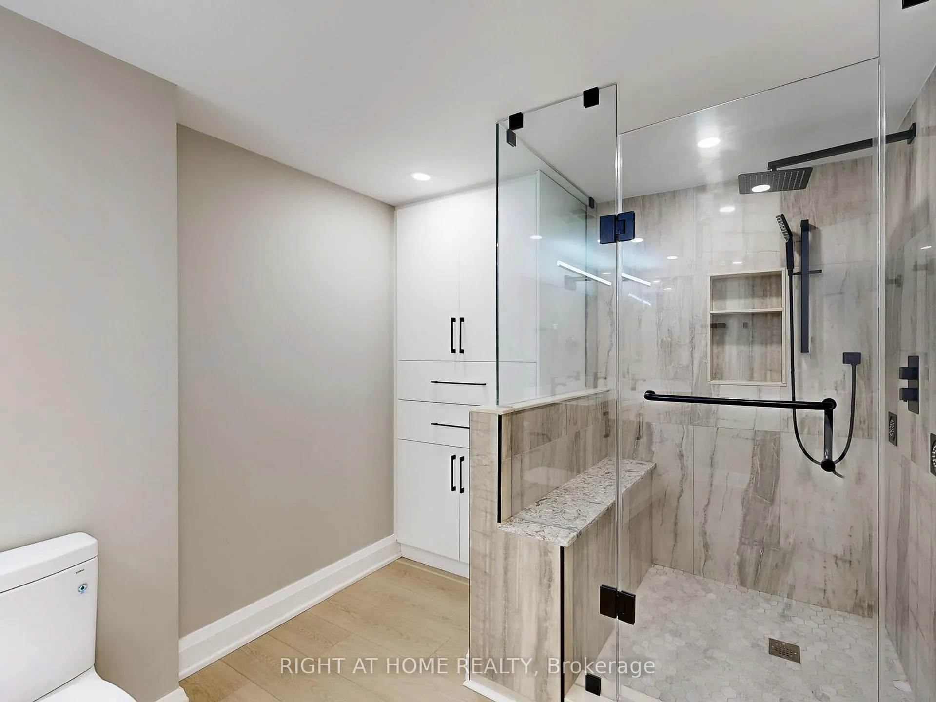 Photo 23 of Unit 402, 1 Clark Avenue W, Vaughan, Crestwood-Springfarm-Yorkhill — HOMEH