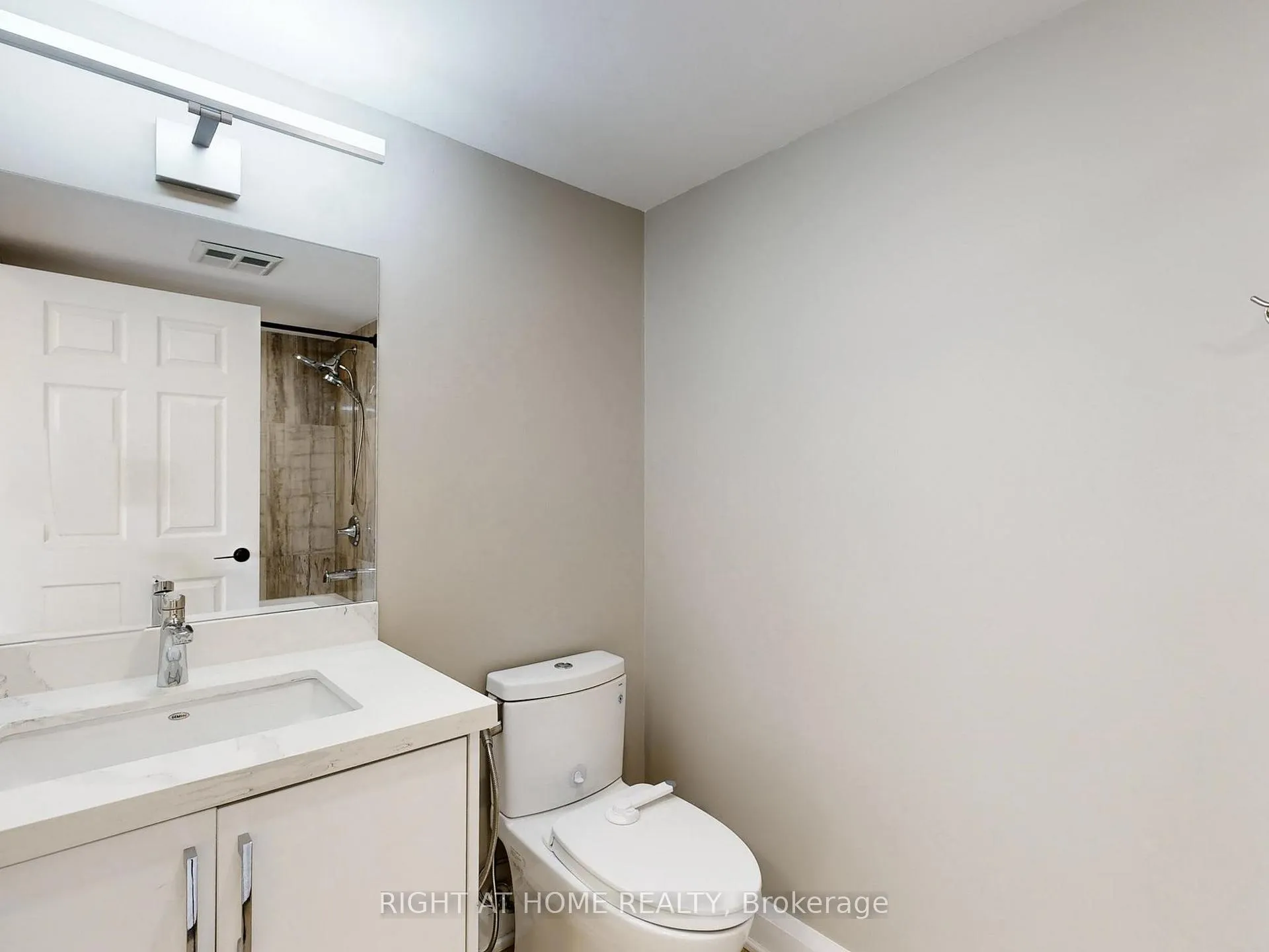 Photo 27 of Unit 402, 1 Clark Avenue W, Vaughan, Crestwood-Springfarm-Yorkhill — HOMEH