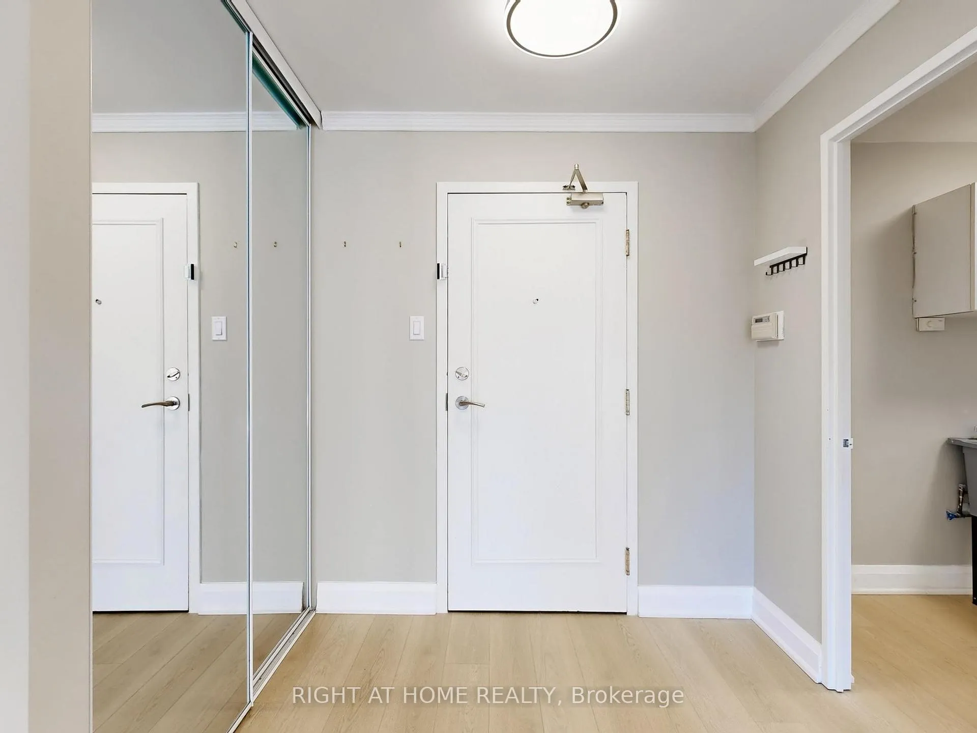Photo 30 of Unit 402, 1 Clark Avenue W, Vaughan, Crestwood-Springfarm-Yorkhill — HOMEH