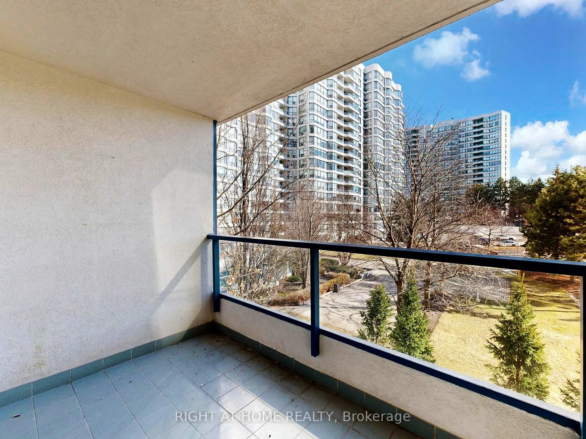 Photo 32 of Unit 402, 1 Clark Avenue W, Vaughan, Crestwood-Springfarm-Yorkhill — HOMEH