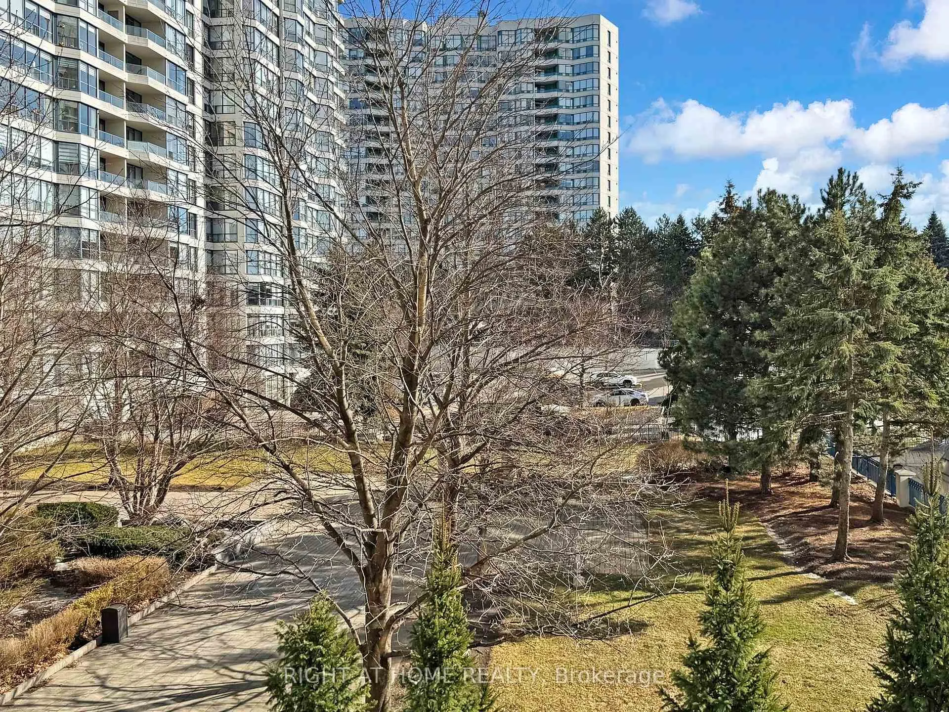 Photo 33 of Unit 402, 1 Clark Avenue W, Vaughan, Crestwood-Springfarm-Yorkhill — HOMEH
