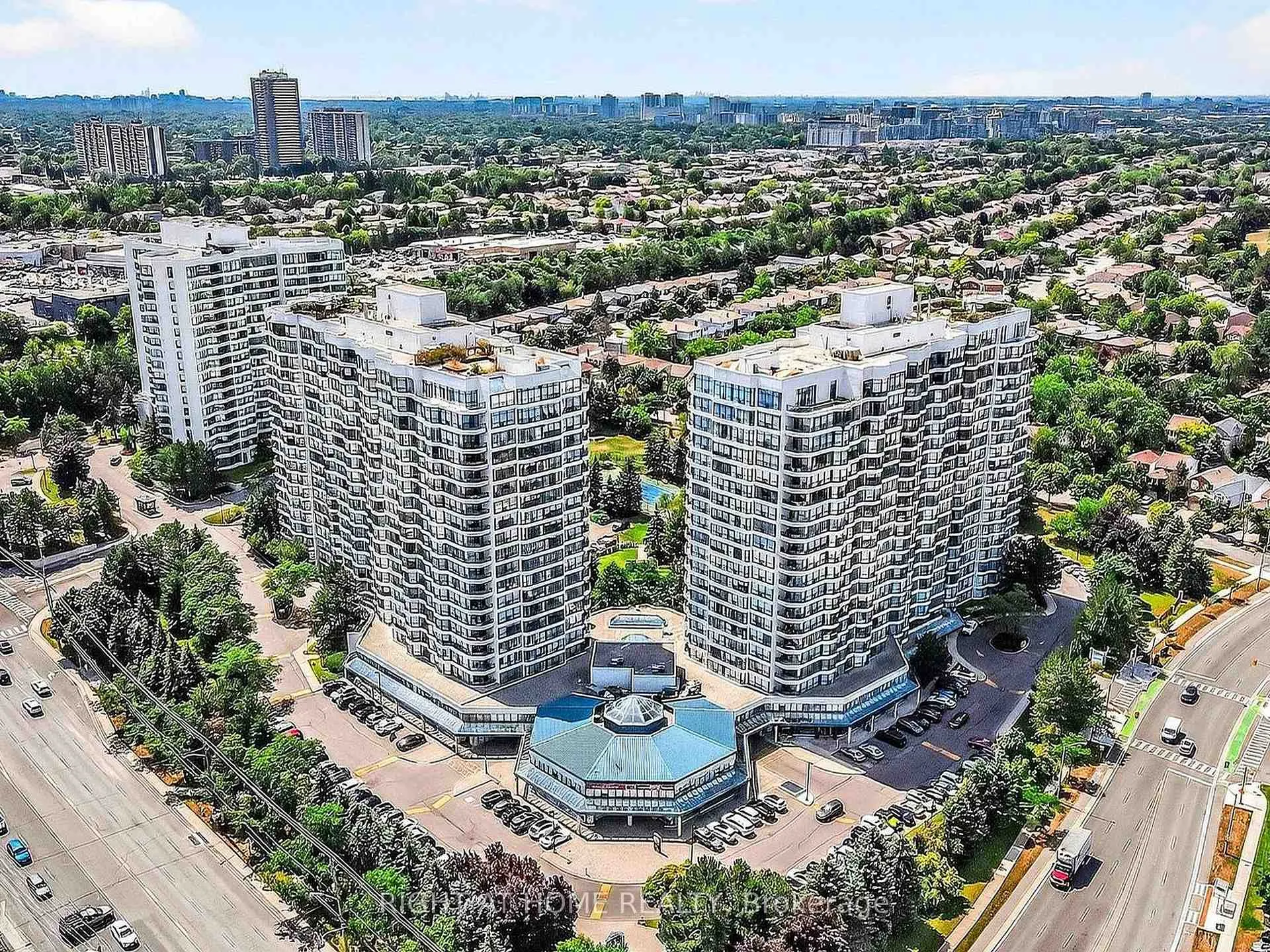 Photo 45 of Unit 402, 1 Clark Avenue W, Vaughan, Crestwood-Springfarm-Yorkhill — HOMEH